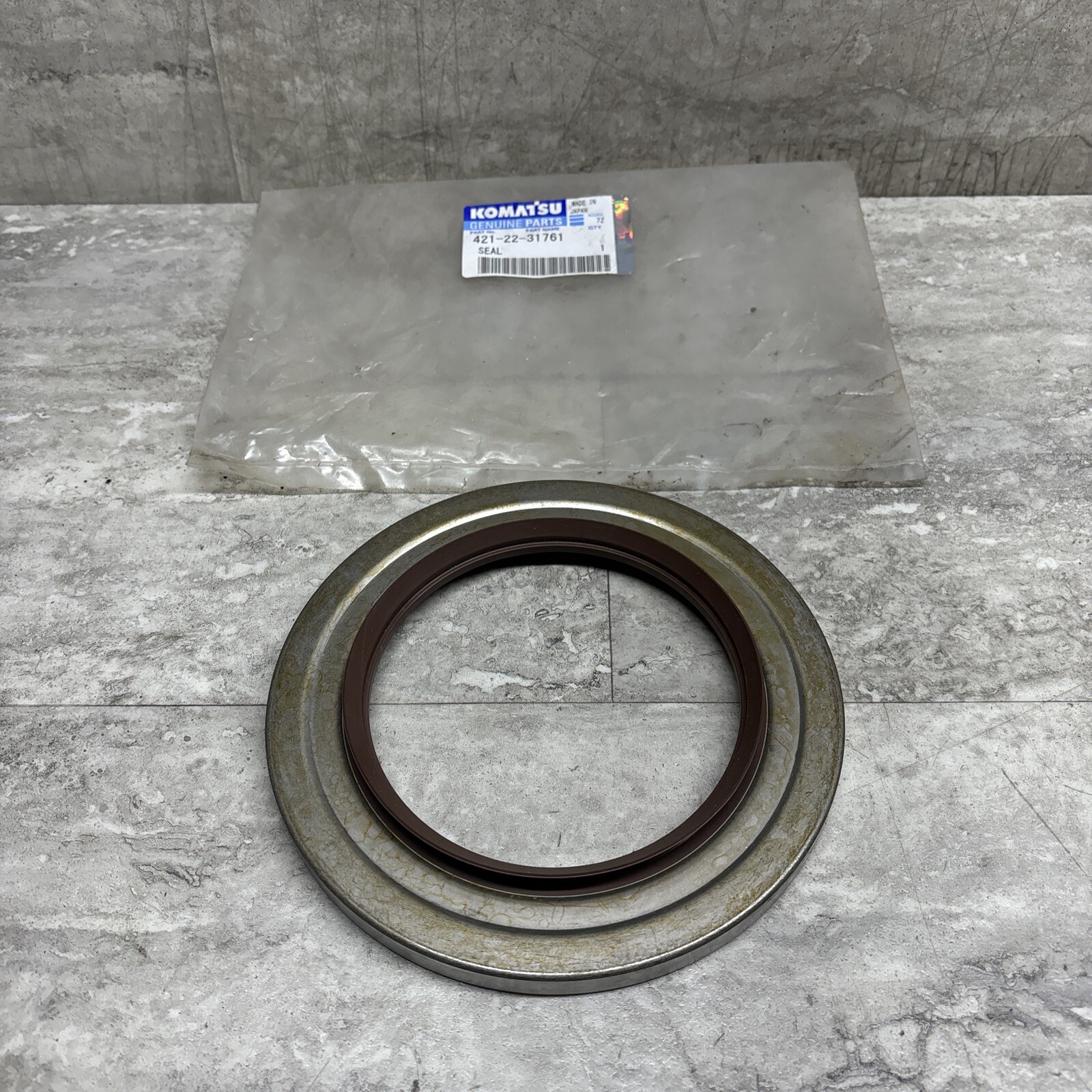 OEM Komatsu 421-22-31761 Seal, New