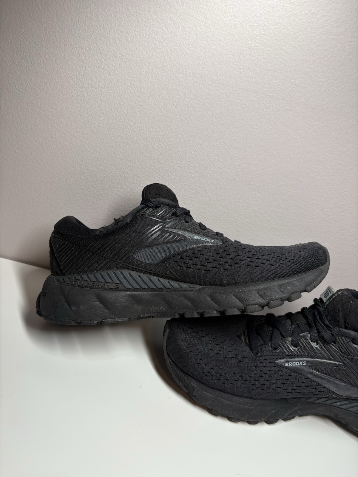 Brooks Adrenaline GTS 19 Womens Black Running Shoes 1202841D071 - Size 7