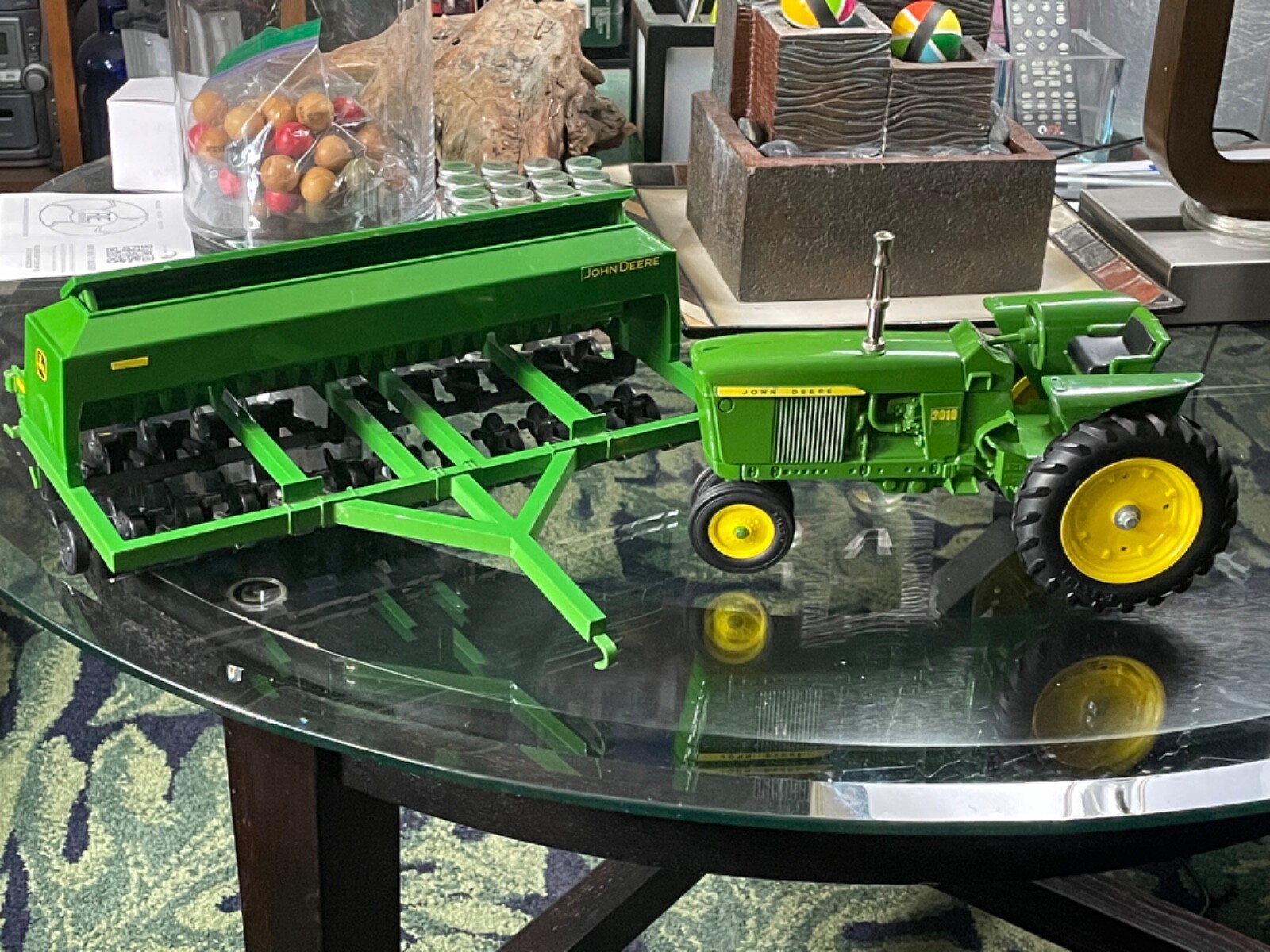 1:16 SCALE DIECAST METAL TRACTOR MODEL
