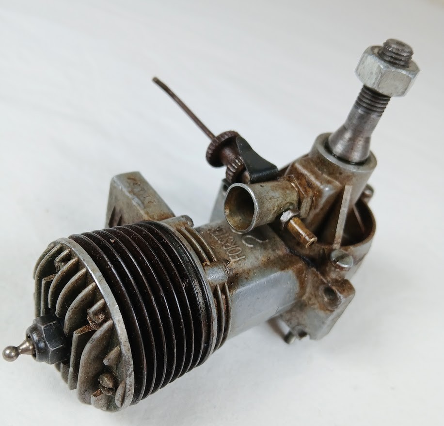 VINTAGE FORSTER 29 GLOW MODEL AIRPLANE ENGINE BROKEN REAR MOUNTS MISSING PARTS