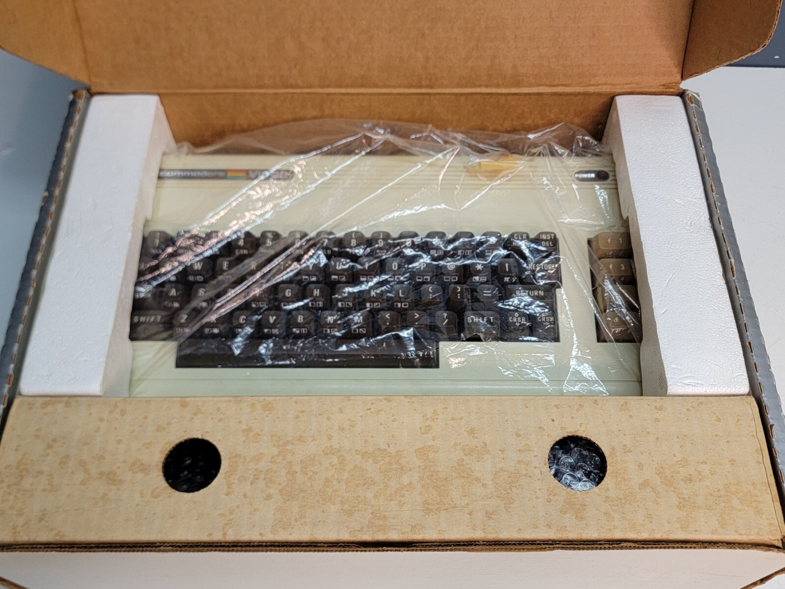 COMMODORE VIC 20 COMPUTER W/POWER SUPPLY & ORIGINAL BOX