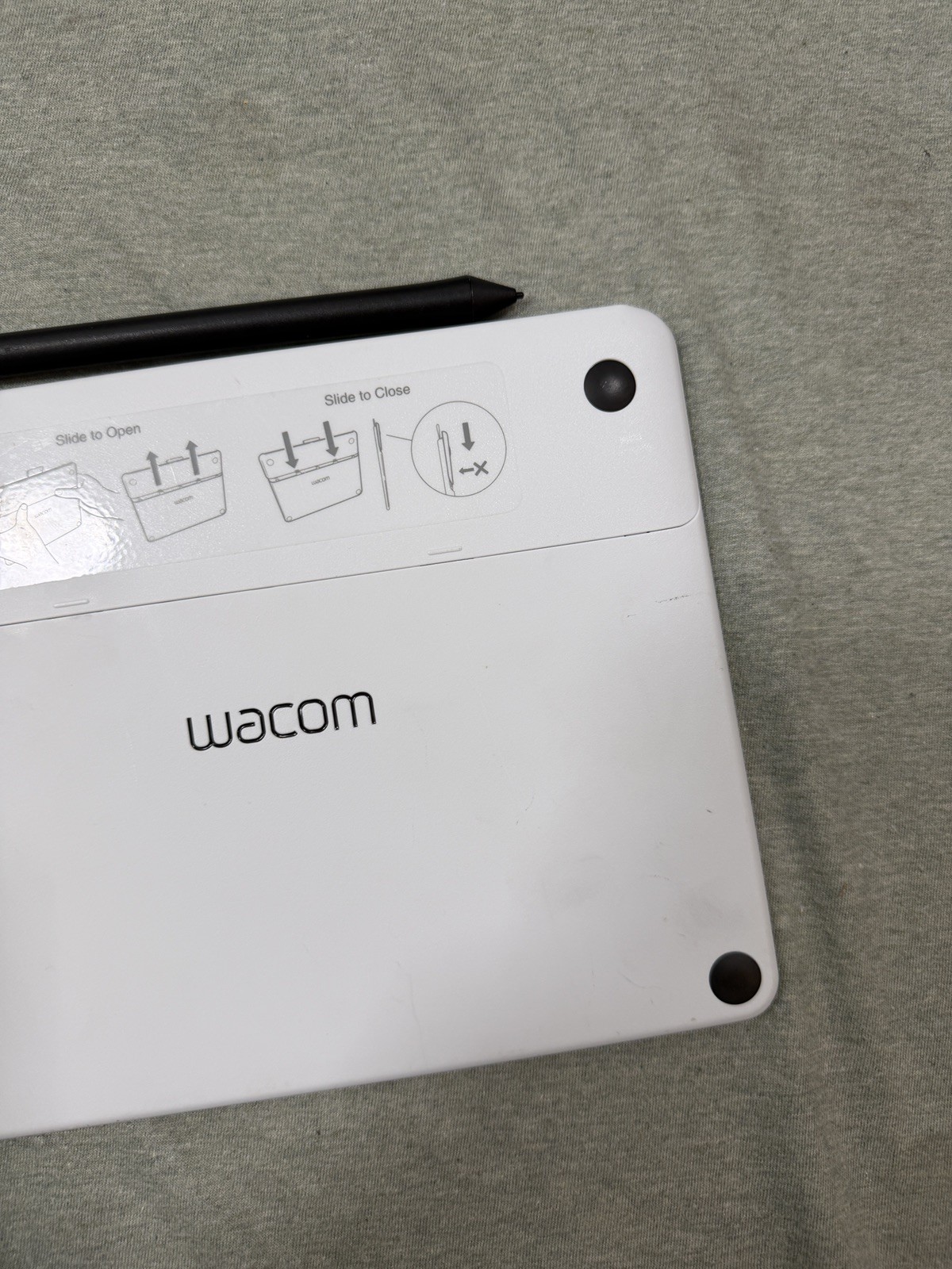 Wacom Intuos Draw CTL490 Digital Drawing and Graphics Tablet Used.