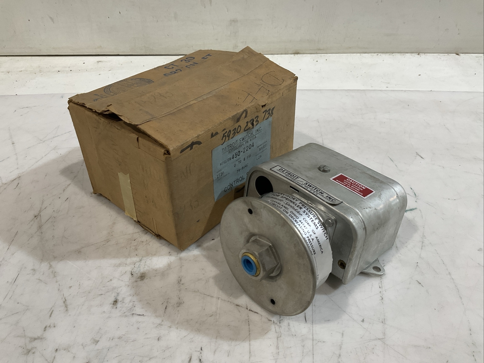 DETROIT 4502204 450 ZT 2P ALARM / SUPERVISORY PRESSURE SWITCH 8 PSI 373