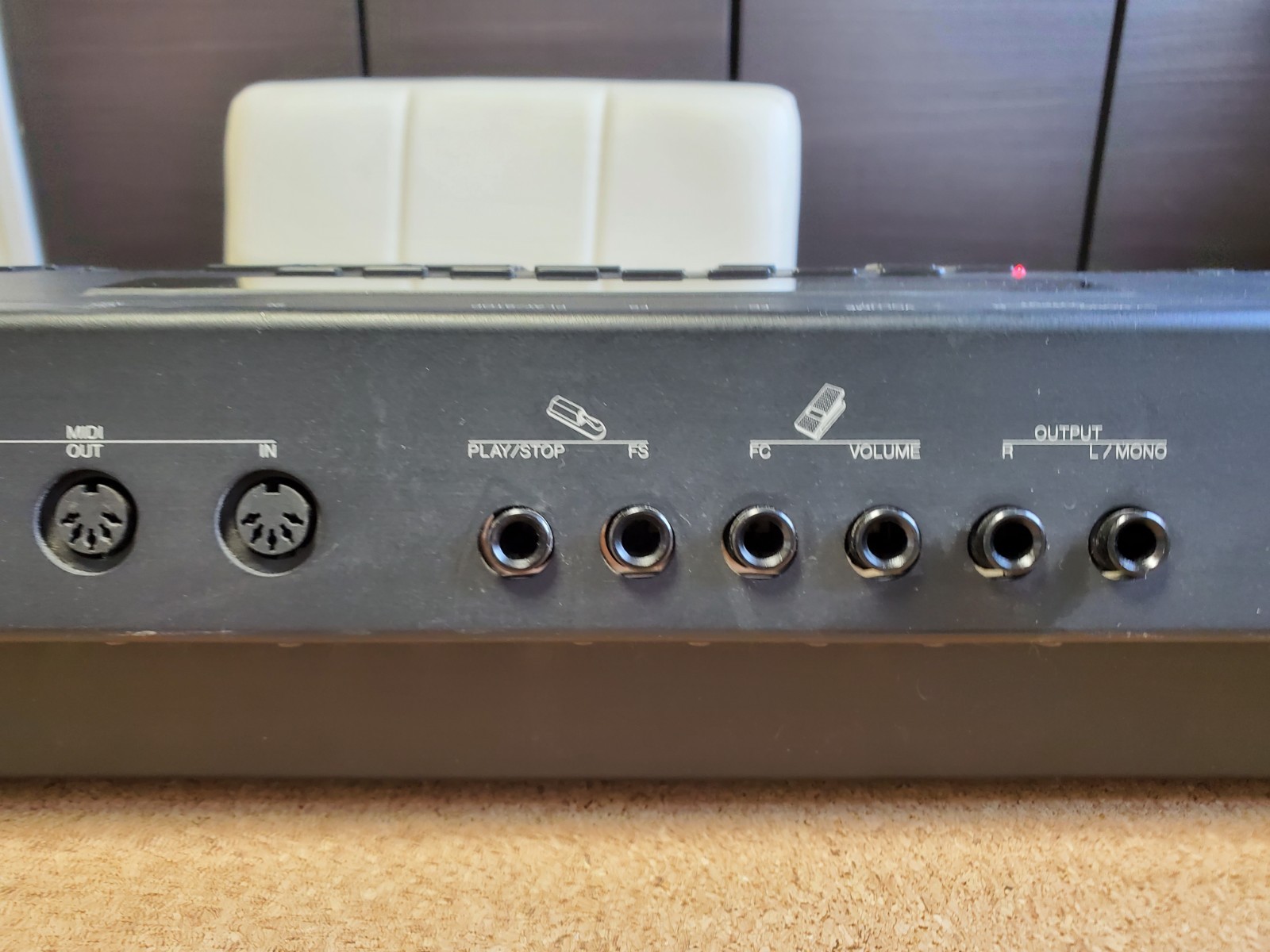 Yamaha V50 Digital Synthesizer New Battery & Button Initialized Good Condition