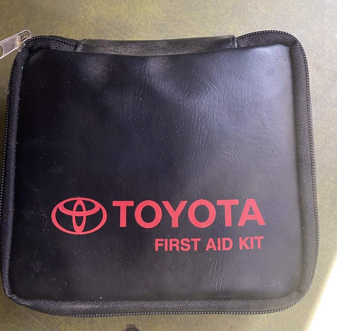 04 Toyota Prius First aid Kit With Case