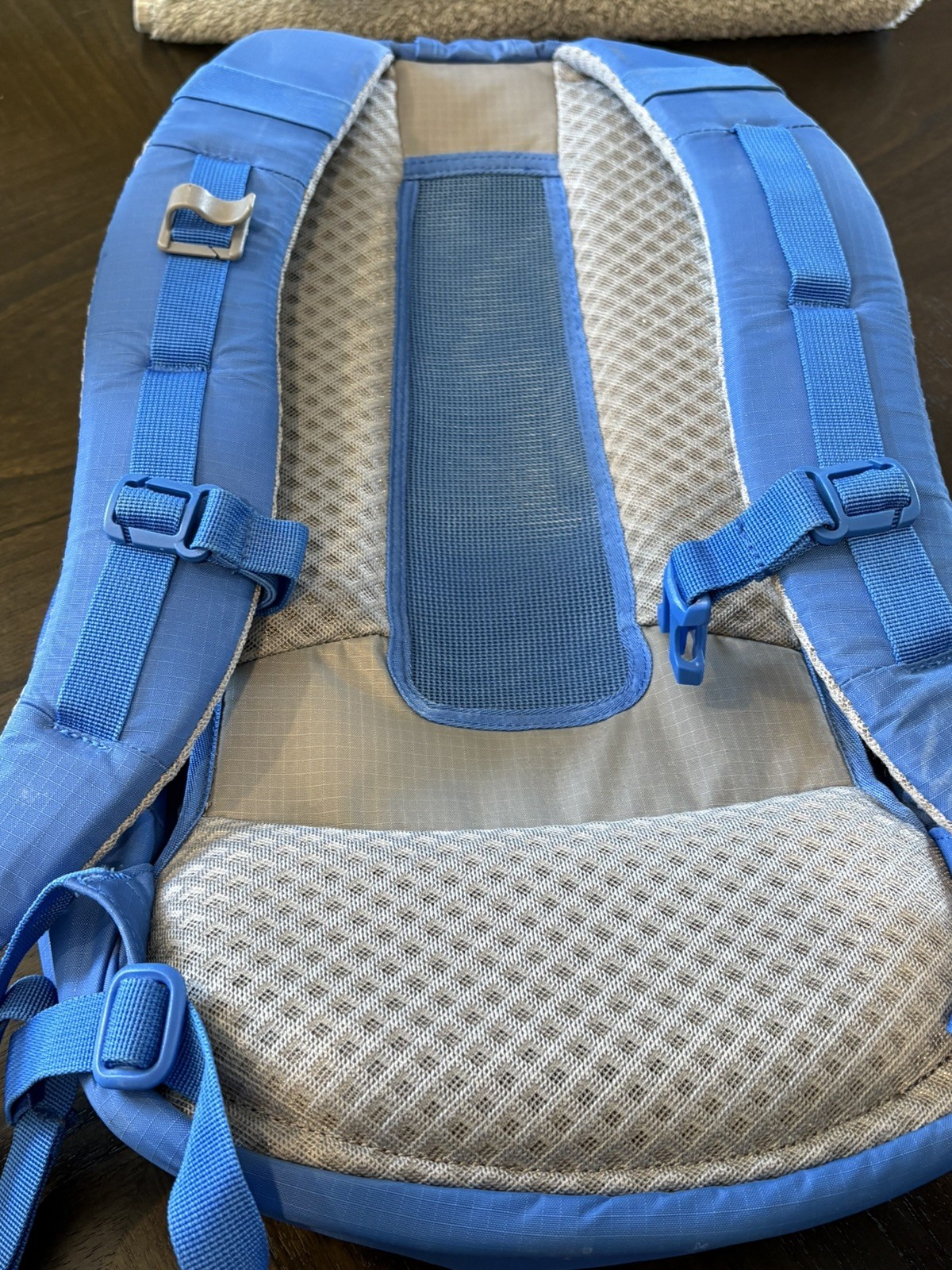 Hydro Flask Hydration Pack Cooler Backpack Blue Medium 70 oz bladder