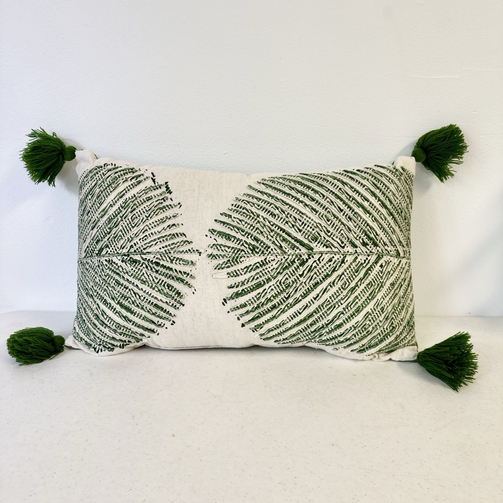 Cotton Tropical Green Leaf Palm Pattern Throw Pillow With Green Tassels 17”x10”￼