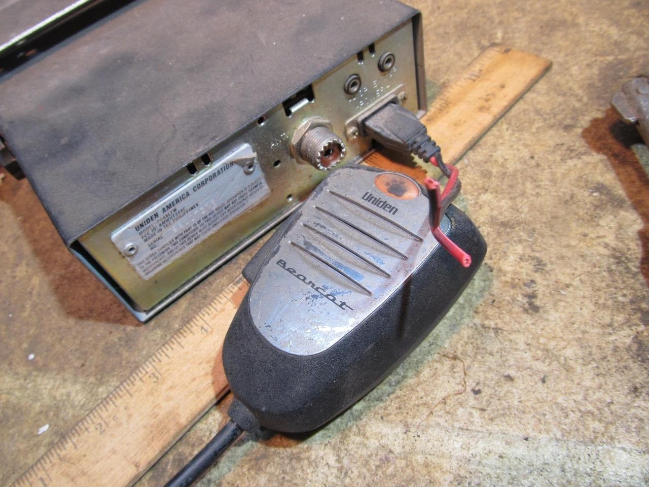 Uniden PC68LTW CB Radio