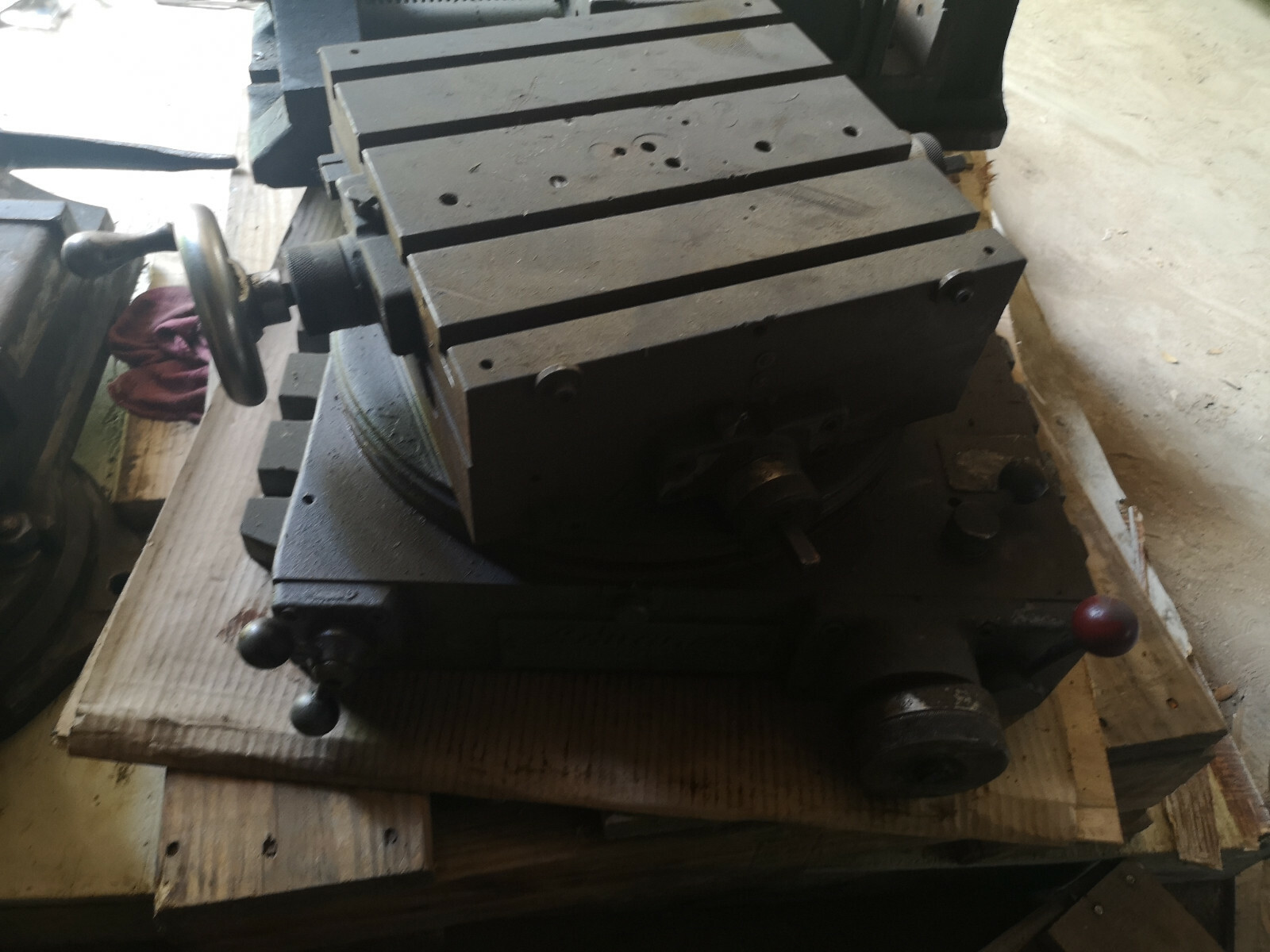 Advance 11x11 crossfeed table rotary so 3 axis table 301