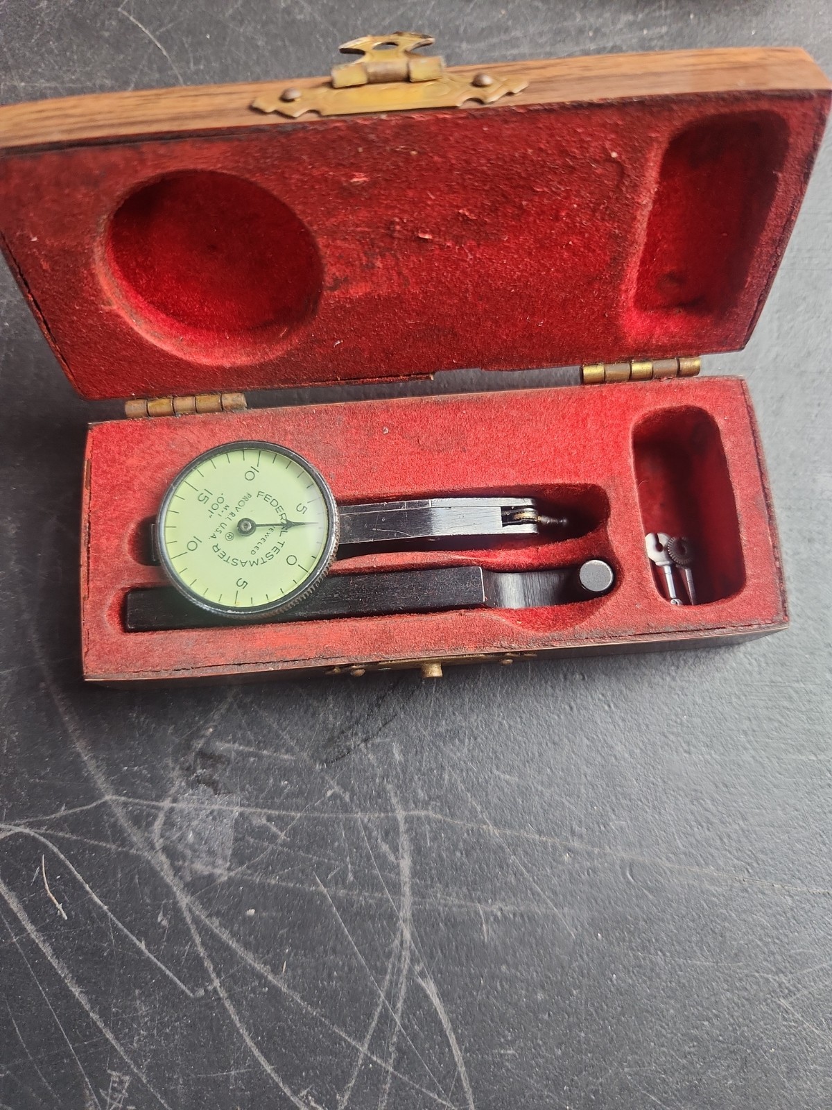 Vintage Federal Testmaster Indicator Gage M-1 Jeweled .001" reading in Case