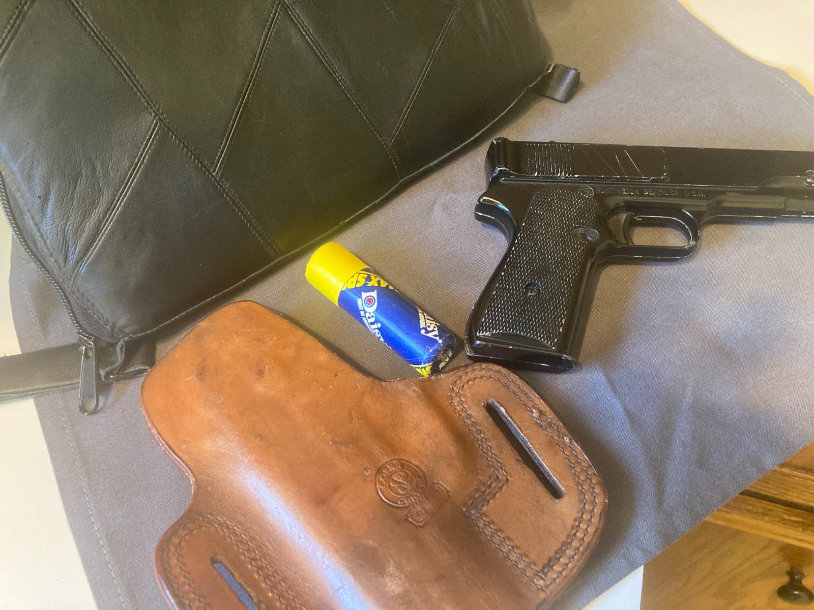 1911 STYLE MARKSMAN AIR PISTOL WITH LEATHER HOLSTER, CARRY CASE AND AMMO BB'S