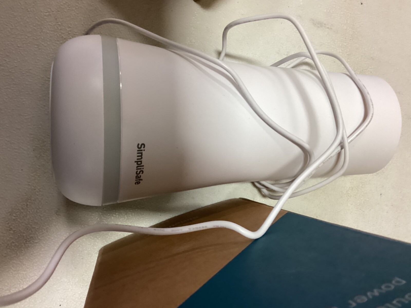 SimpliSafe Home Security System Base Station SSBS3 in Excellent Pre Owned Cond