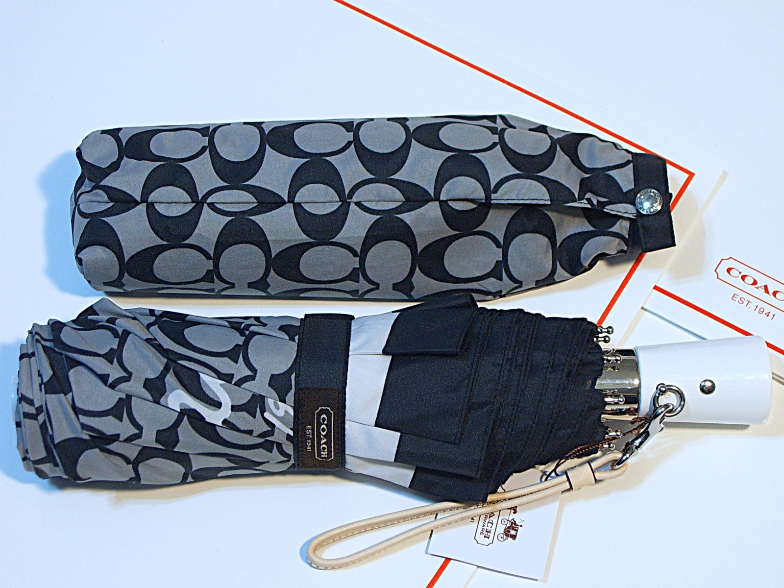 🌹Coach Chelsea Signature Black White/White Compact Umbrella NWT