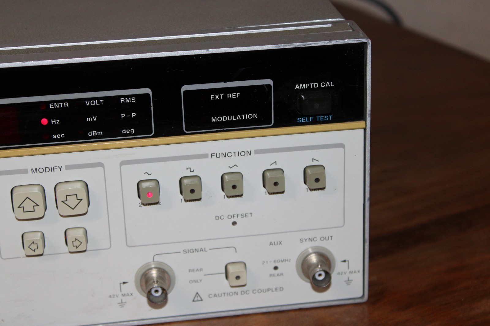 HP Hewlett Packard 3325A Synthesizer Level Generator Option 1