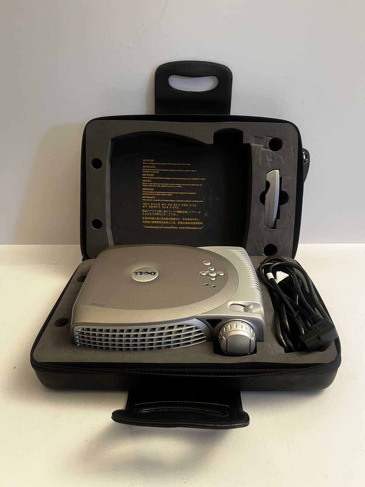 DELL DLP Front Projector 2200MP with Case and Remote
