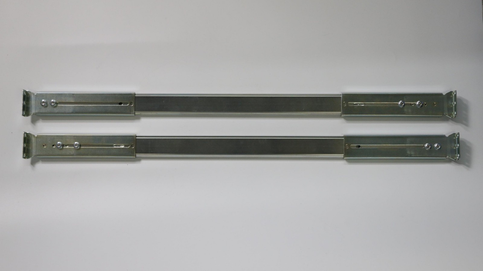 2x LENOVO 1U 4 post slide Rail kit for RS-Series LENOVO ThinkServer FRU 00FC536