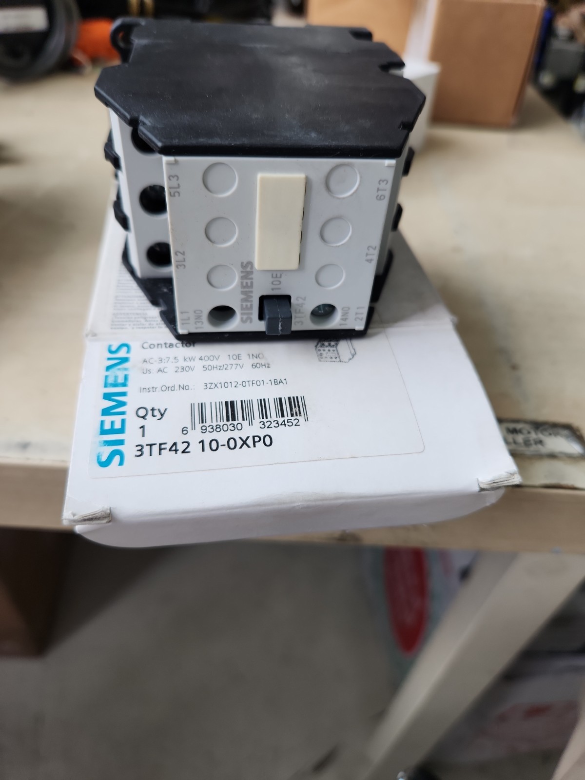 NEW SIEMENS 3TF42 10-0XP0  230V 7.5KW 1NO 7 PCS AVAILABLE