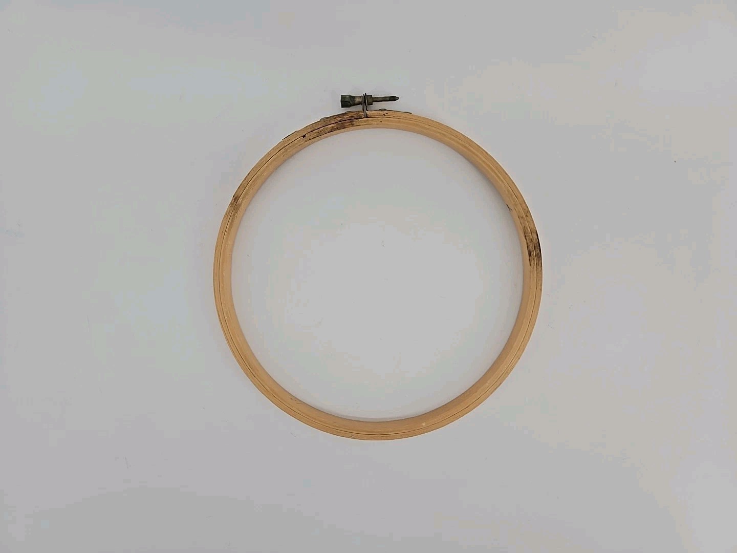 Lot of 4 Round Embroidery Hoops Pre-owned READ