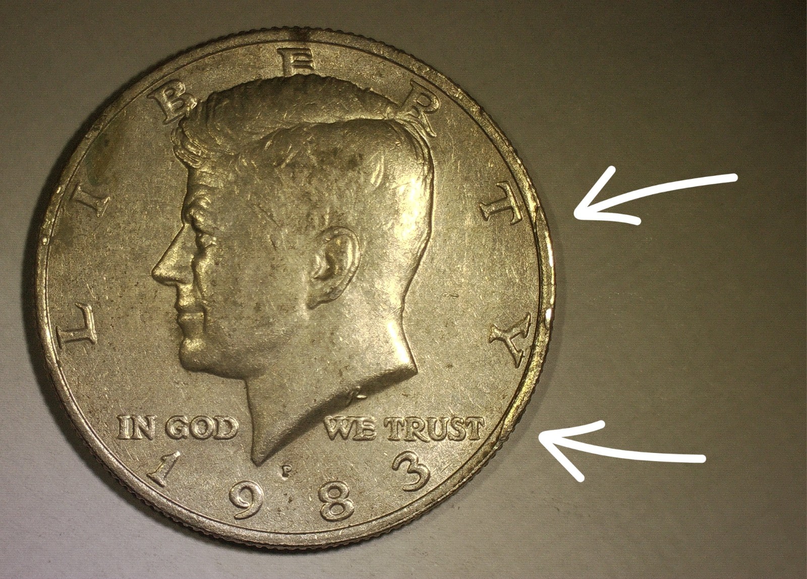 1983-P Kennedy Half Dollar With Nice Obverse Rim Cud - ID 01