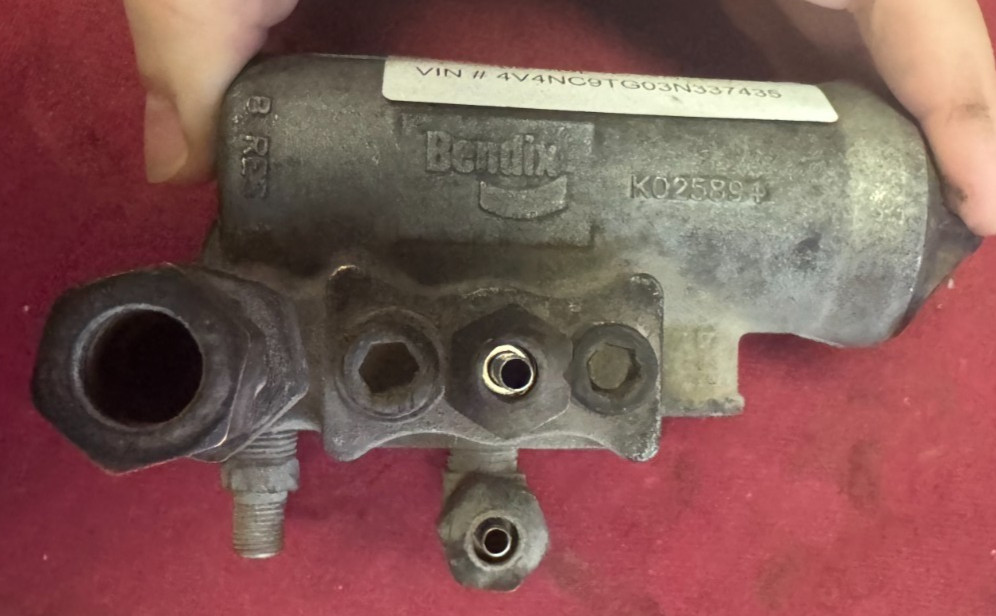 OEM Bendix Air Compressor Governor K025894, OFF 03 VOLVO VIN# 337435