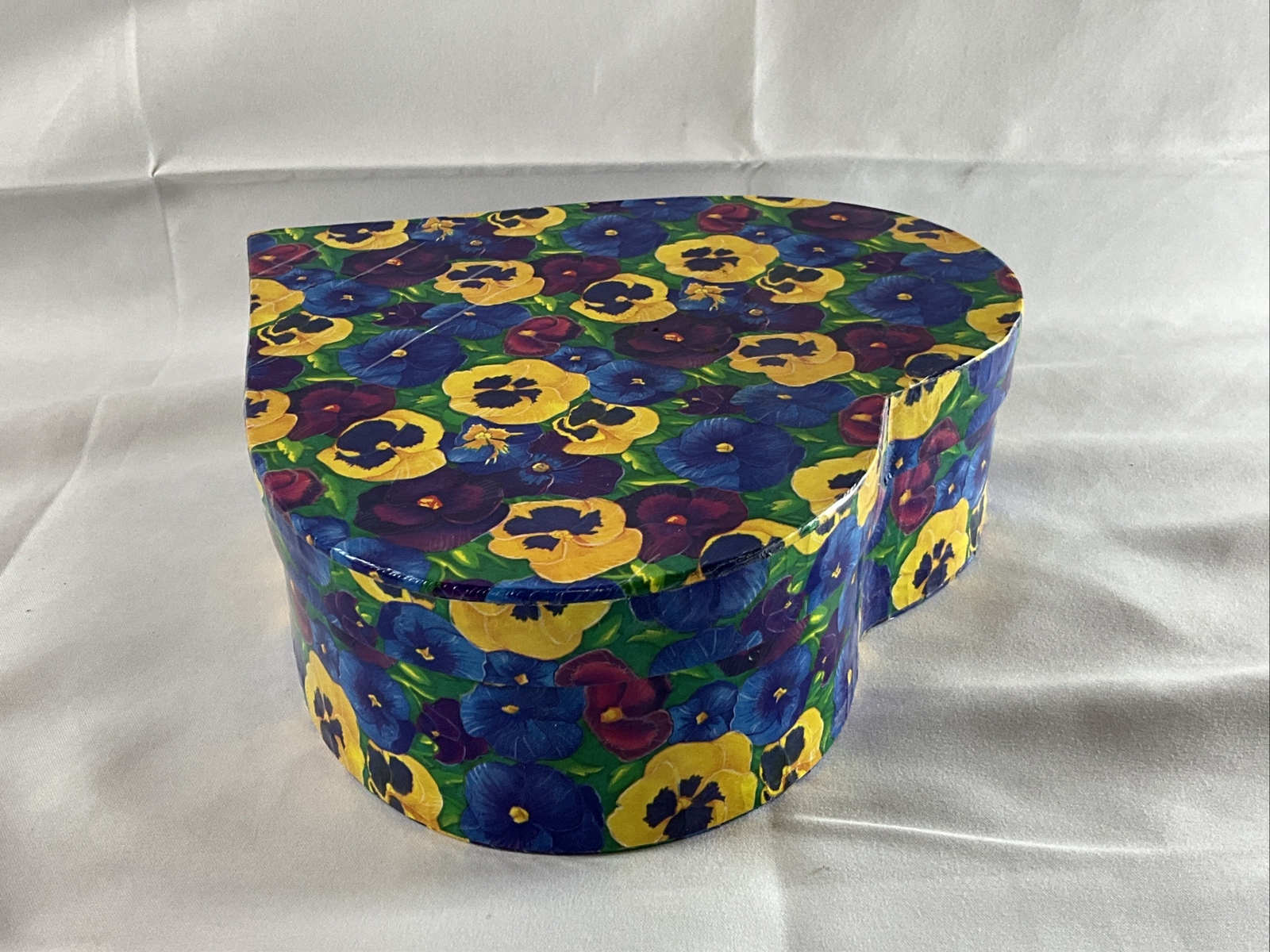 Heart Shaped Pansy Design Gift Box Keepsake’s