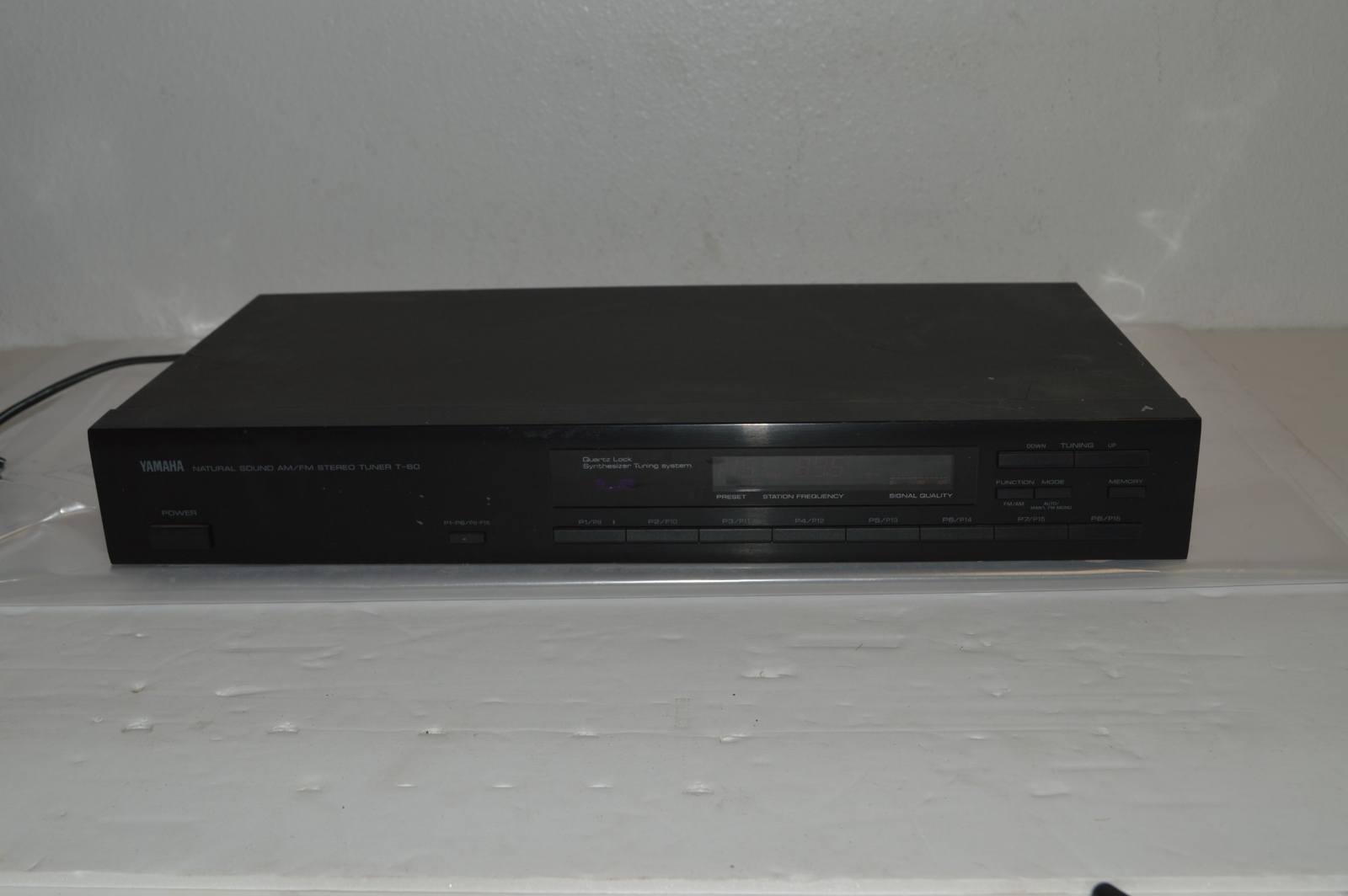 ^^ YAMAHA NATURAL SOUND AM/FM STEREO TUNER T-60 (JMS62)