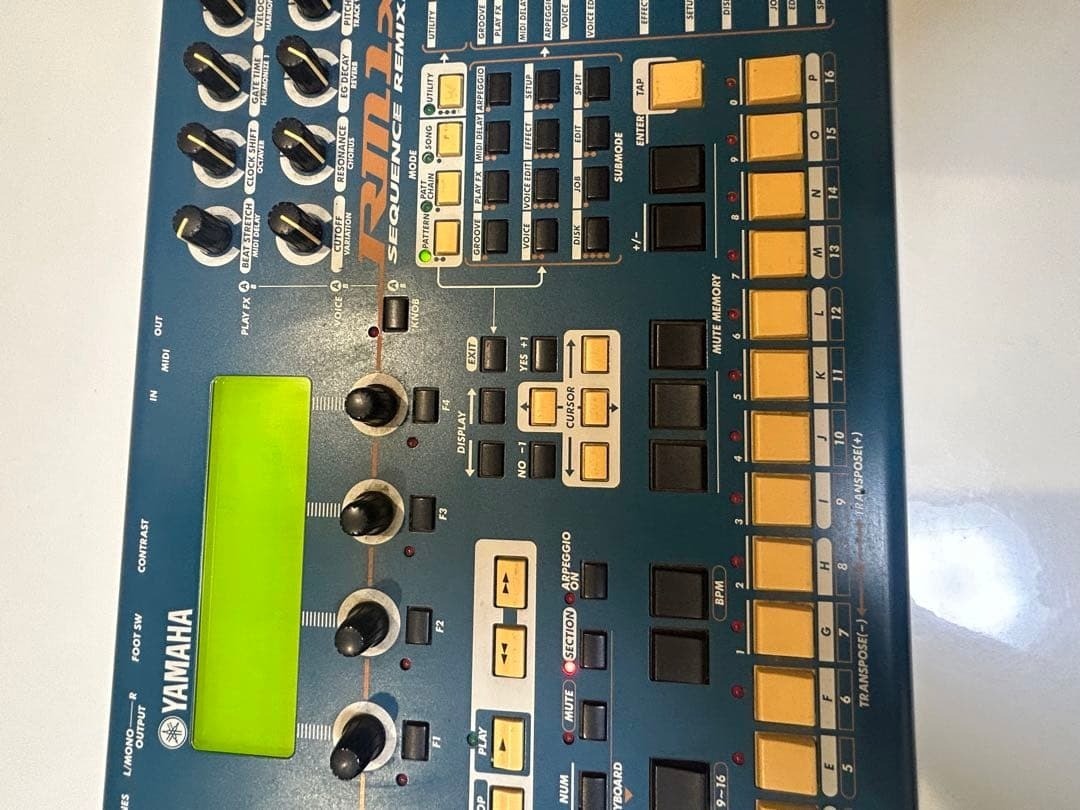 YAMAHA RM1X Music Sequencer Workstation Junk As-Is Powers On Untested