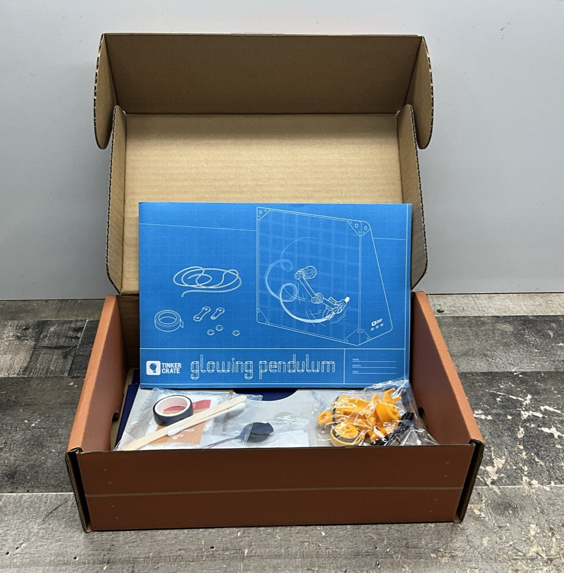KIWICO TINKER CRATE GLOWING PENDULUM STEM SCIENCE KIT F1491-TPDM NEW OPEN BOX