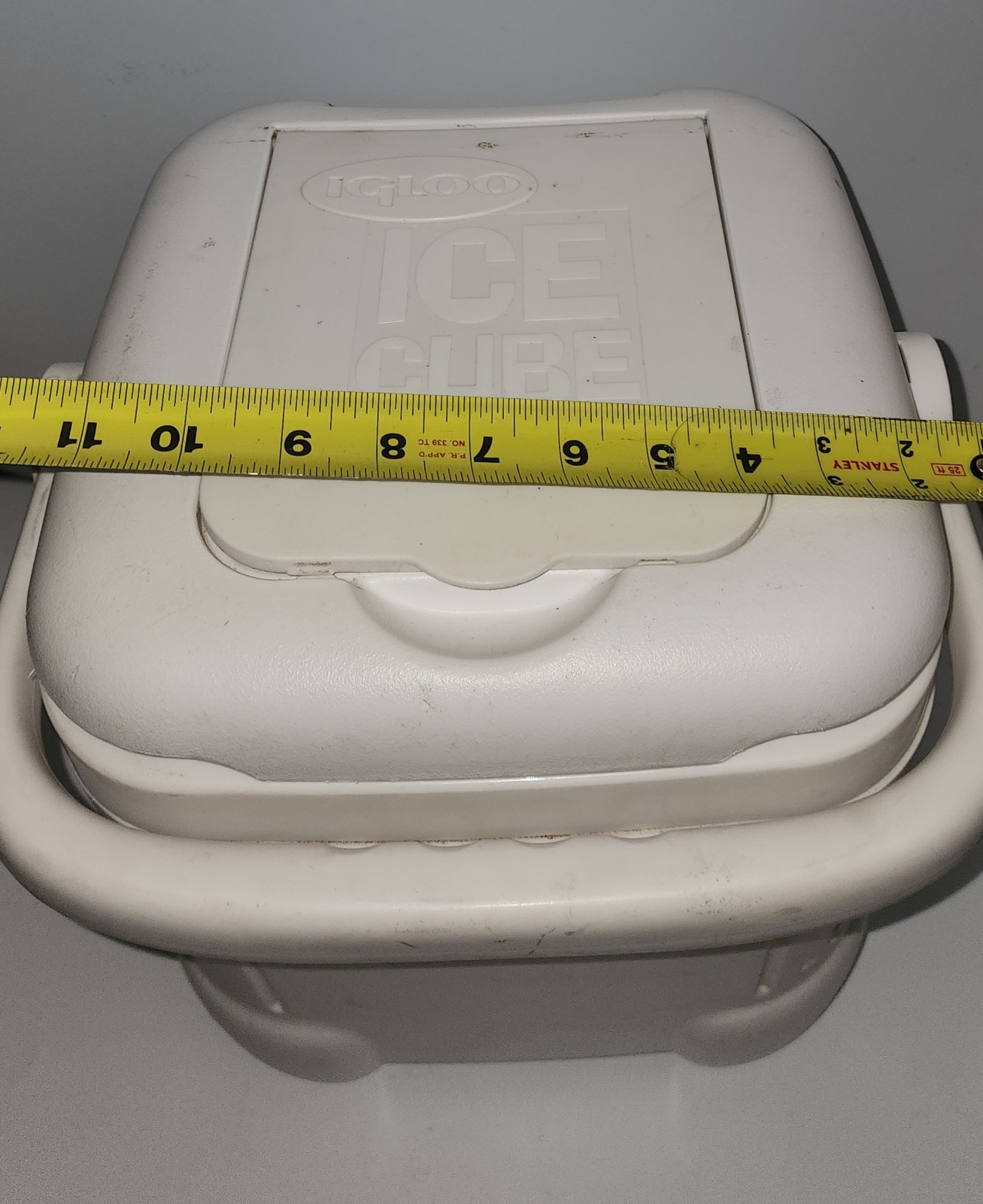 Igloo Ice Cube 12 Quart 14 Can Plastic Cooler With Top Compartment and Handle