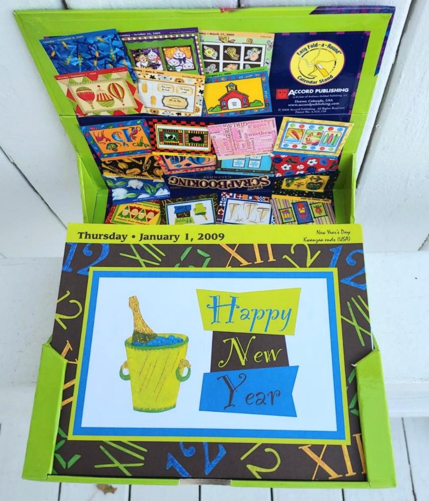 2009 Easy Scrapbooking Calendar by Accord Complete & Ex Cond