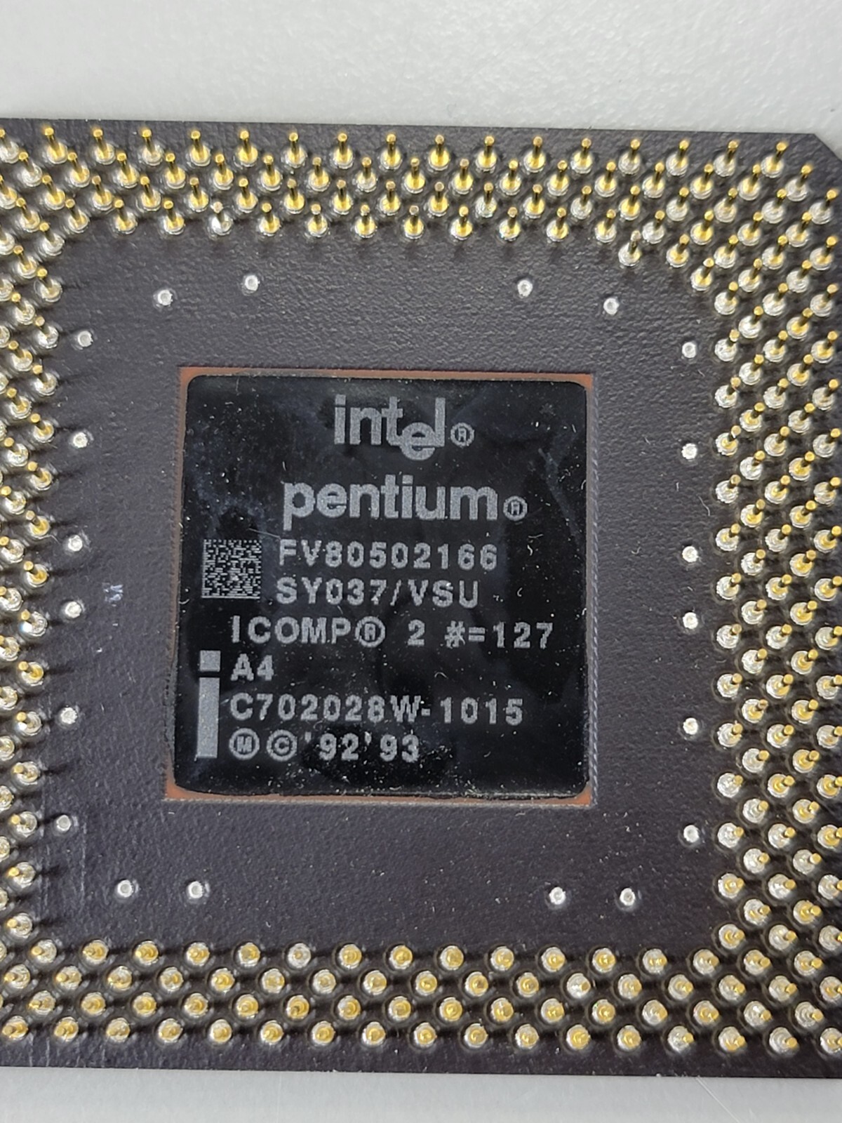 Vintage INTEL PENTIUM  i166 FV80502166 SY037/VSU SOCKET 7 CPU