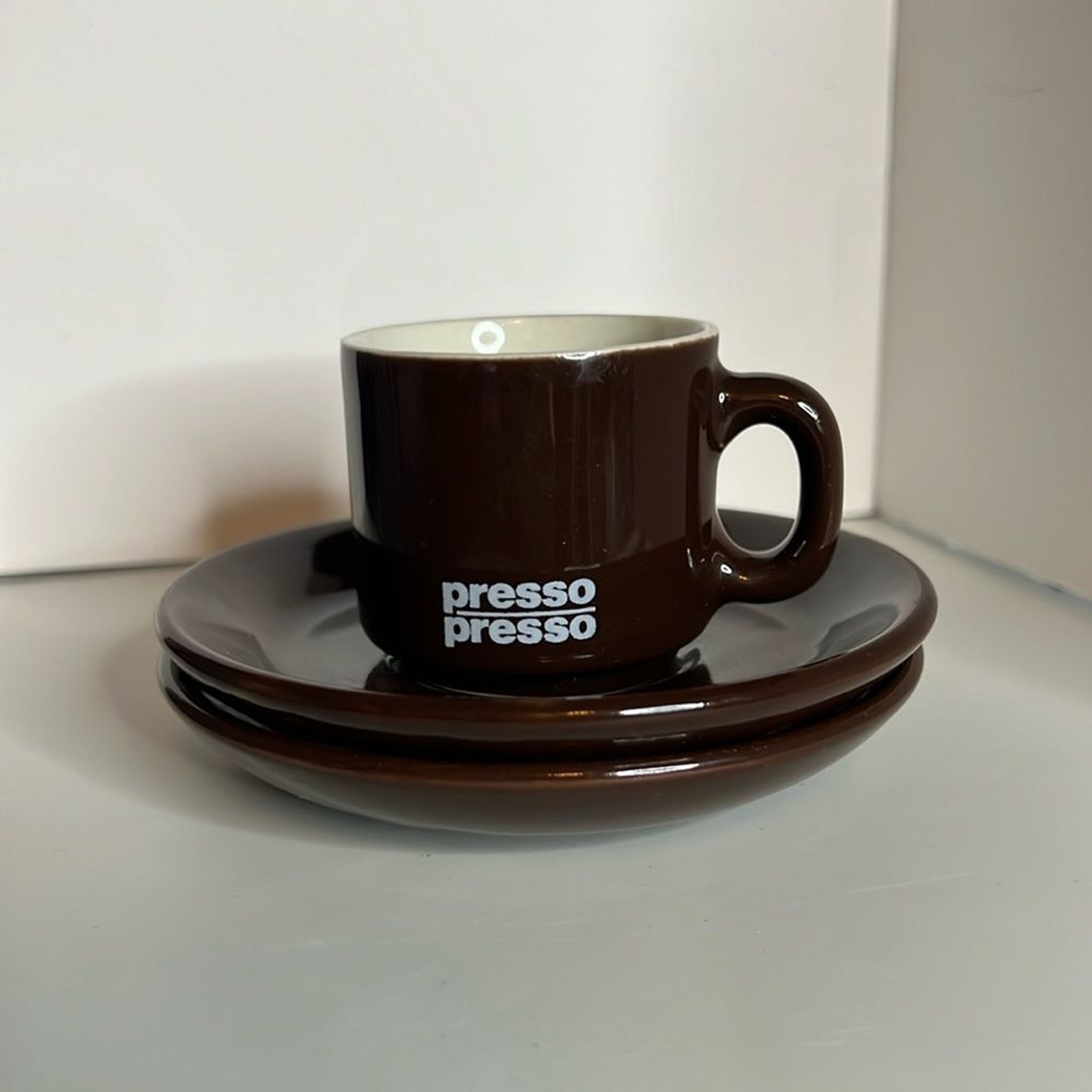 Nestle Presso Demitasse Cup with 2 saucers. Brown and white.