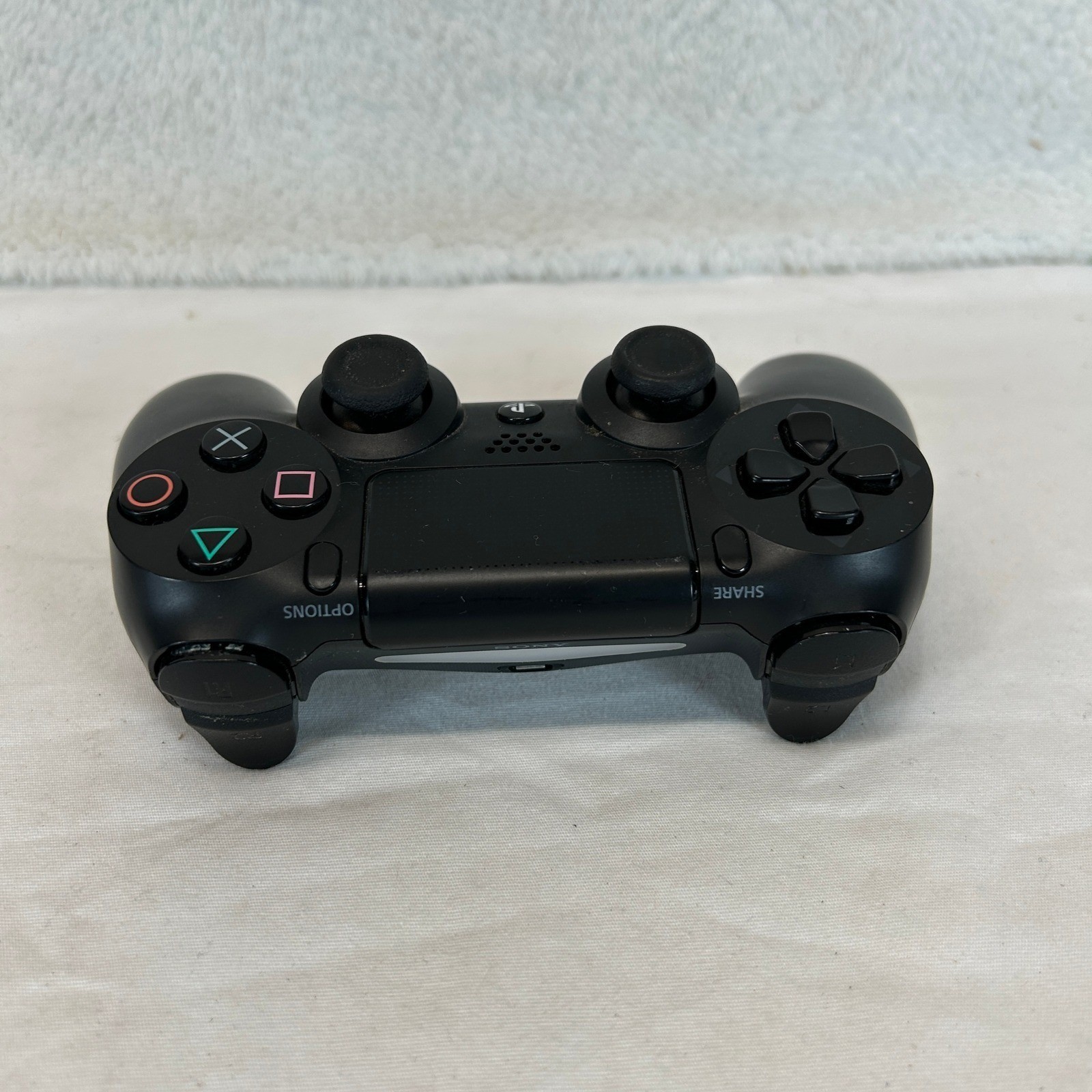 2 Sony PlayStation DualShock 4 Wireless Controllers & Energizer Charging Station