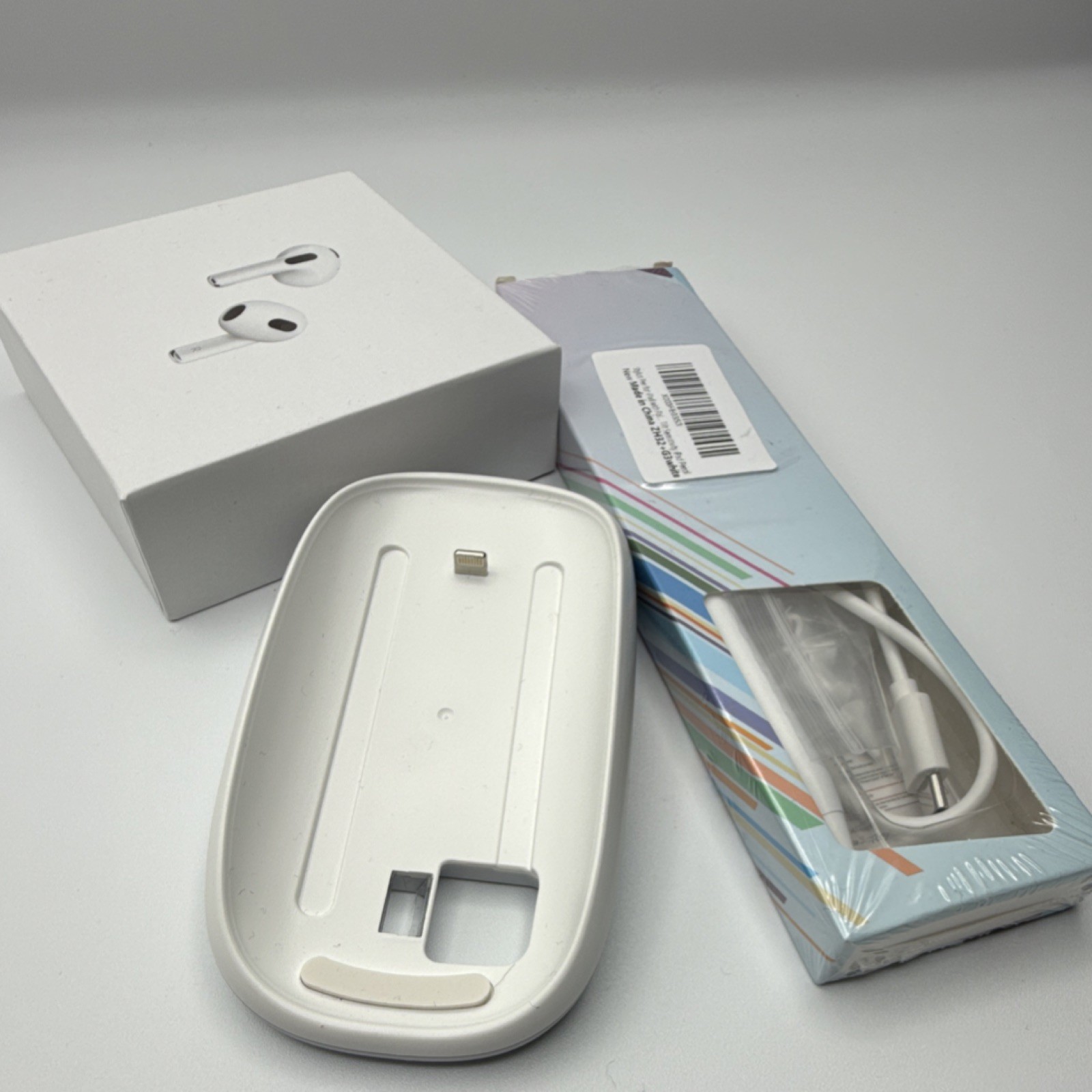 White Active Stylus Pen for Apple Tablets with Charging Cable & Wireless Earbuds