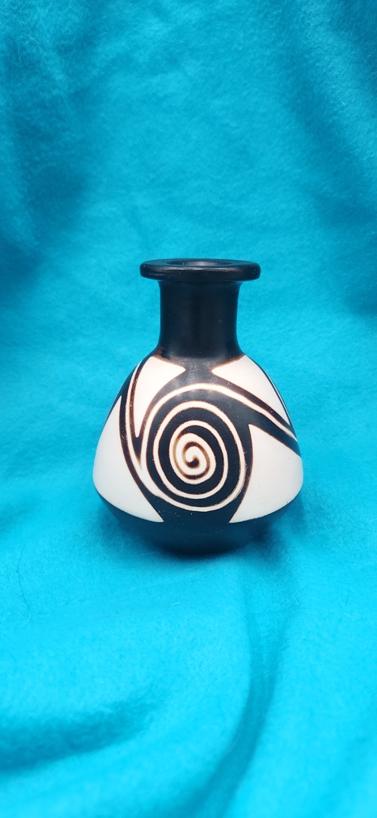 Vintage Peru Chulucanas Handmade Swirl Pottery Vase Signed Alejandro Suyon