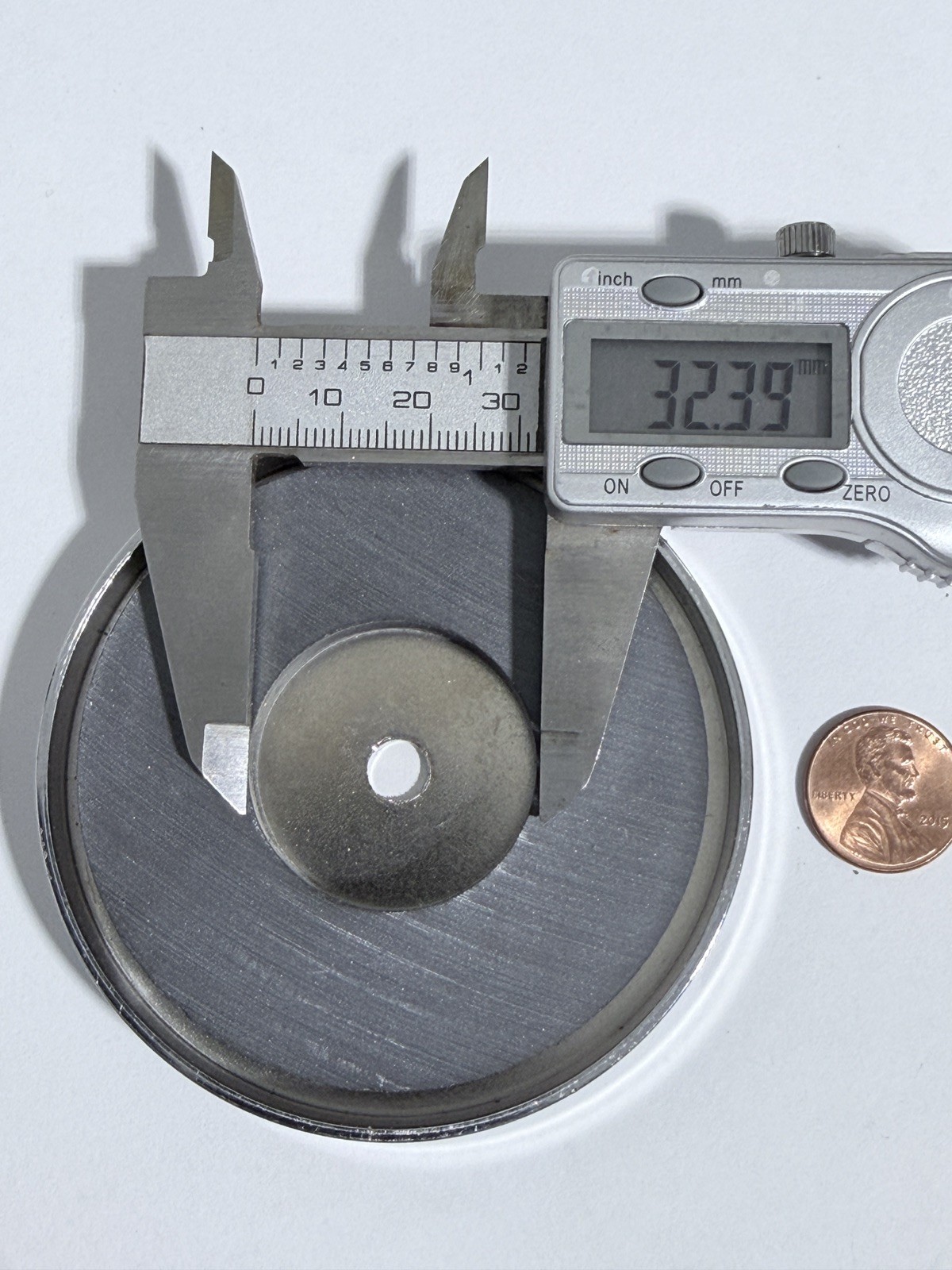 Ceramic round Base Magnet Fastener. Very Strong Magnets (5 pack) - 75 Lb Pull