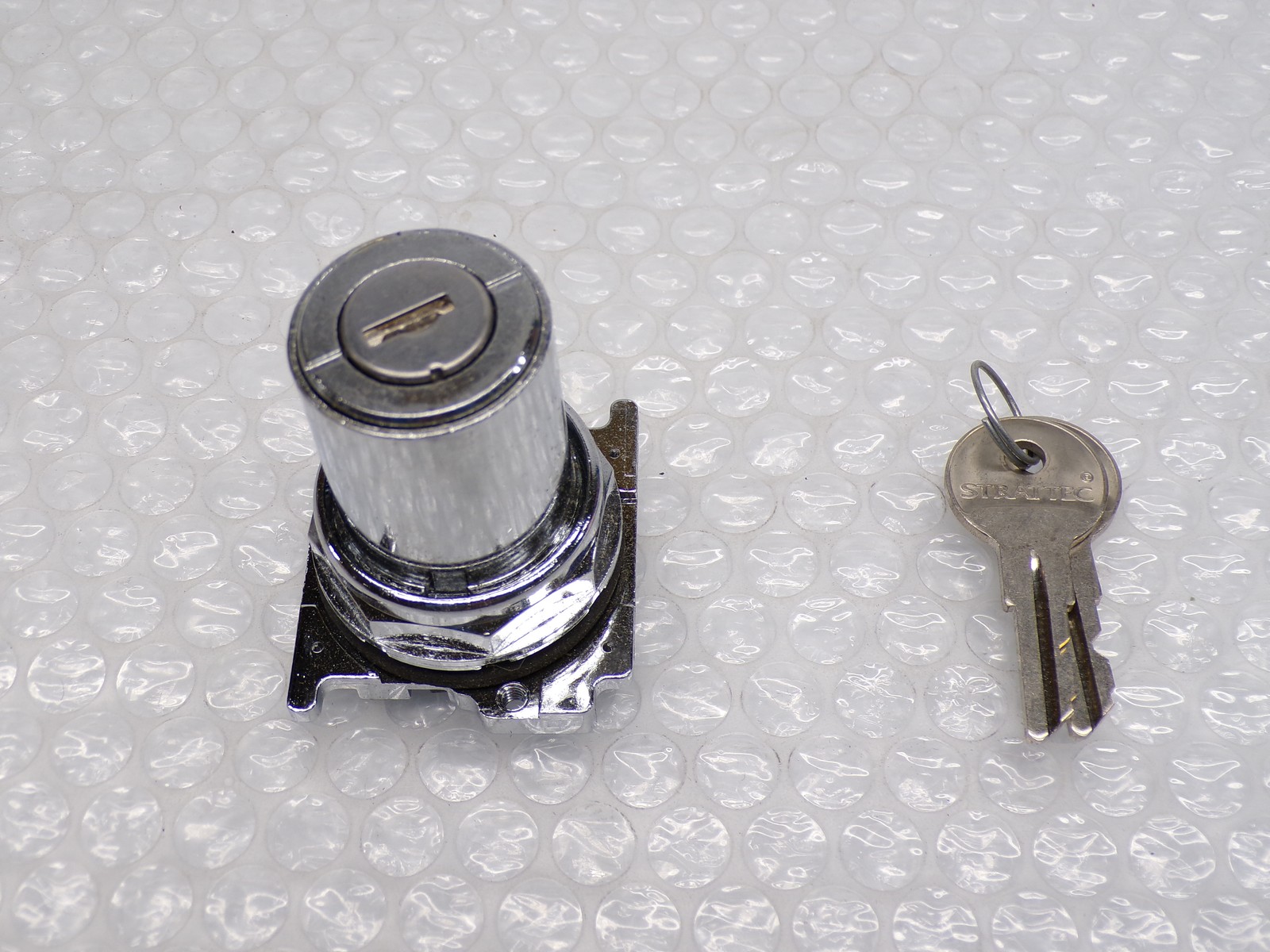 CUTLER HAMMER 10250T16112H654 SER.A3 SELECTOR SWITCH W/KEY NSNP