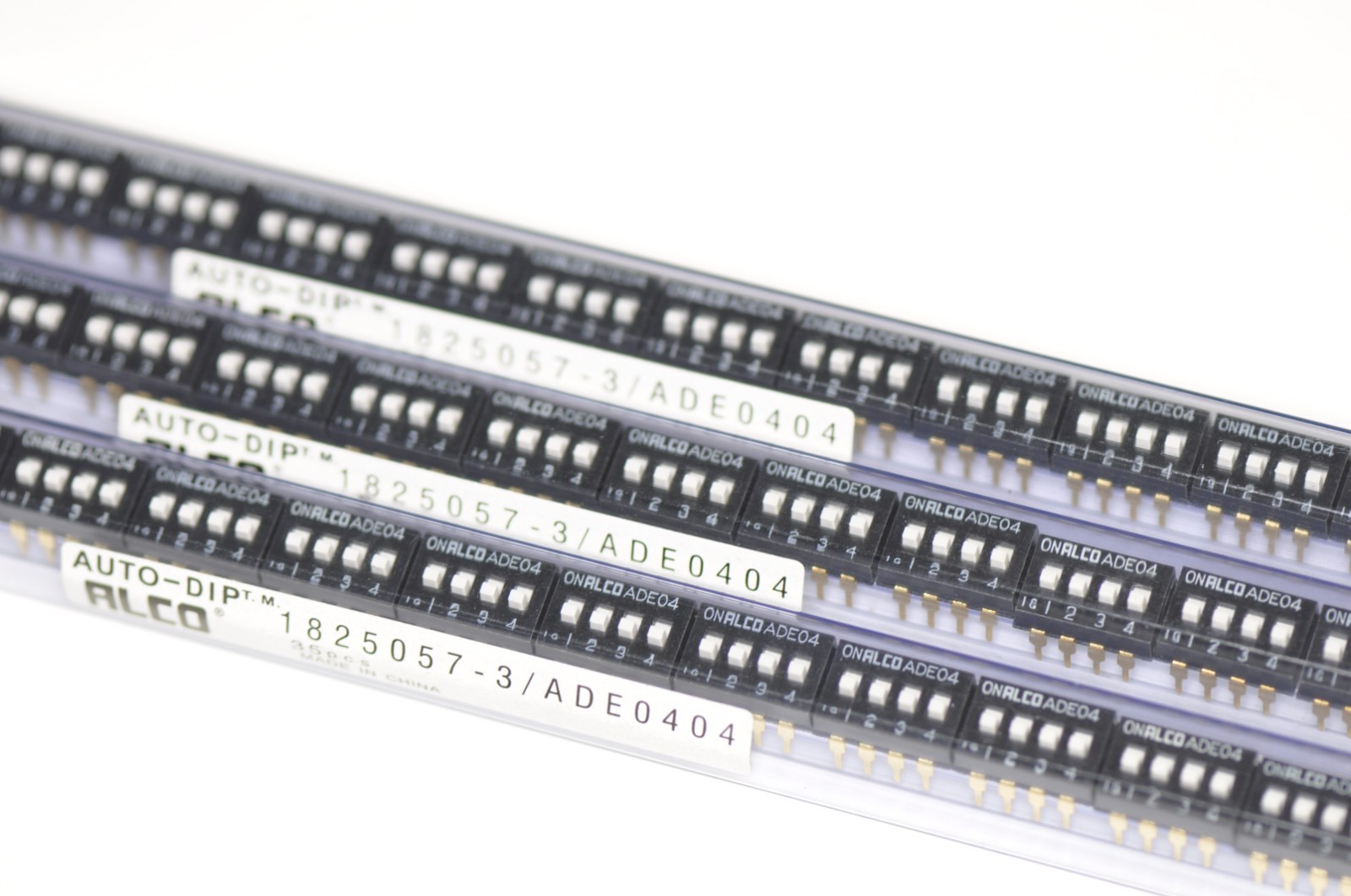 (142 pcs) TE Connectivity ADE0404 DIP Switch 4‑Position Extended Actuator – NOS