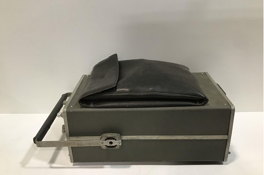 Hewlett Packard 100 Mhz Oscilloscope Model 1740A