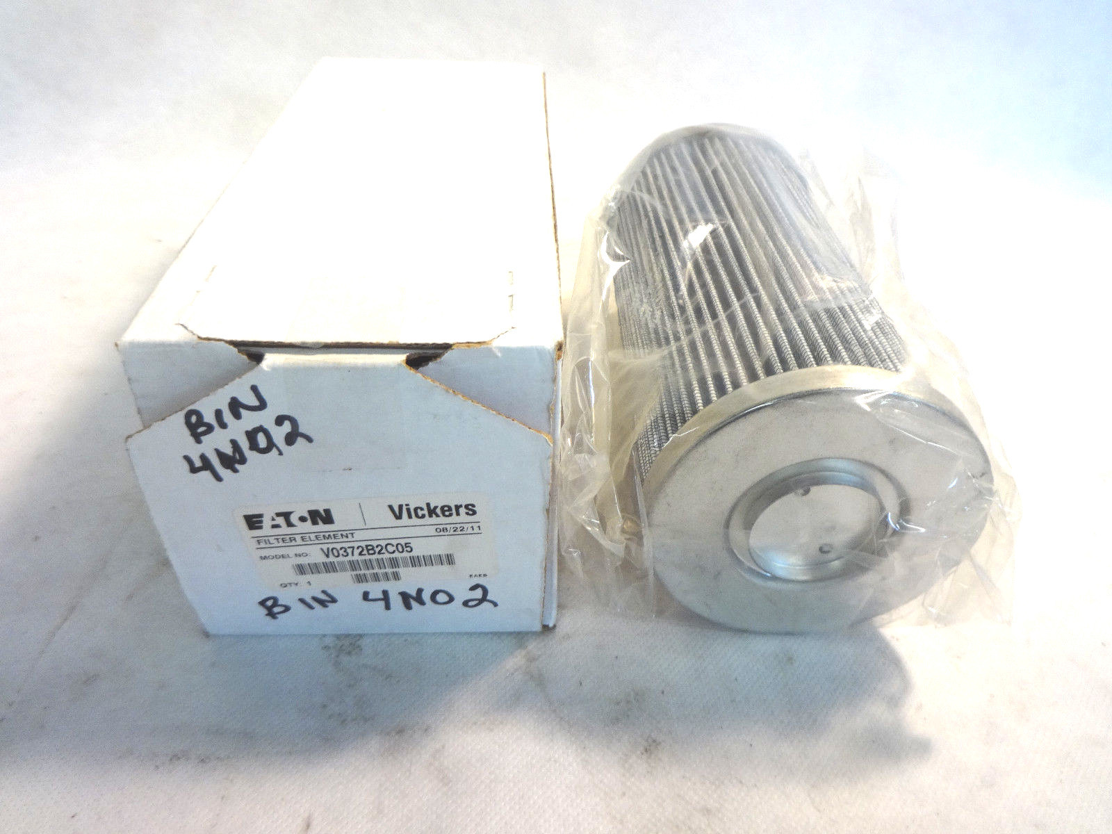 NEW EATON/VICKERS V0372B2C05 FILTER ELEMENT