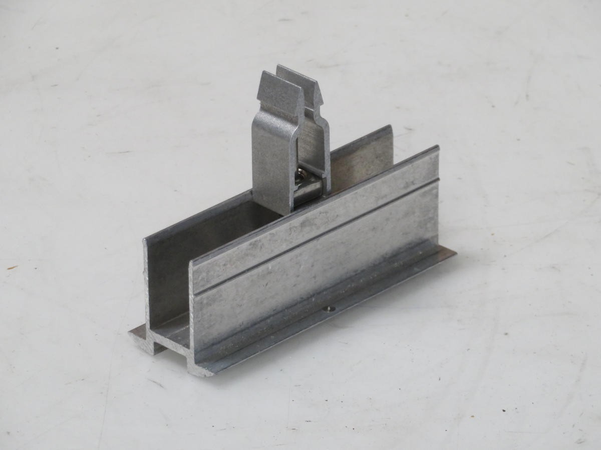 LOT OF 125 SCHLETTER 135002-003 MH-008001-002 MID CLAMP GROUNDING W.ETL (40-50MM