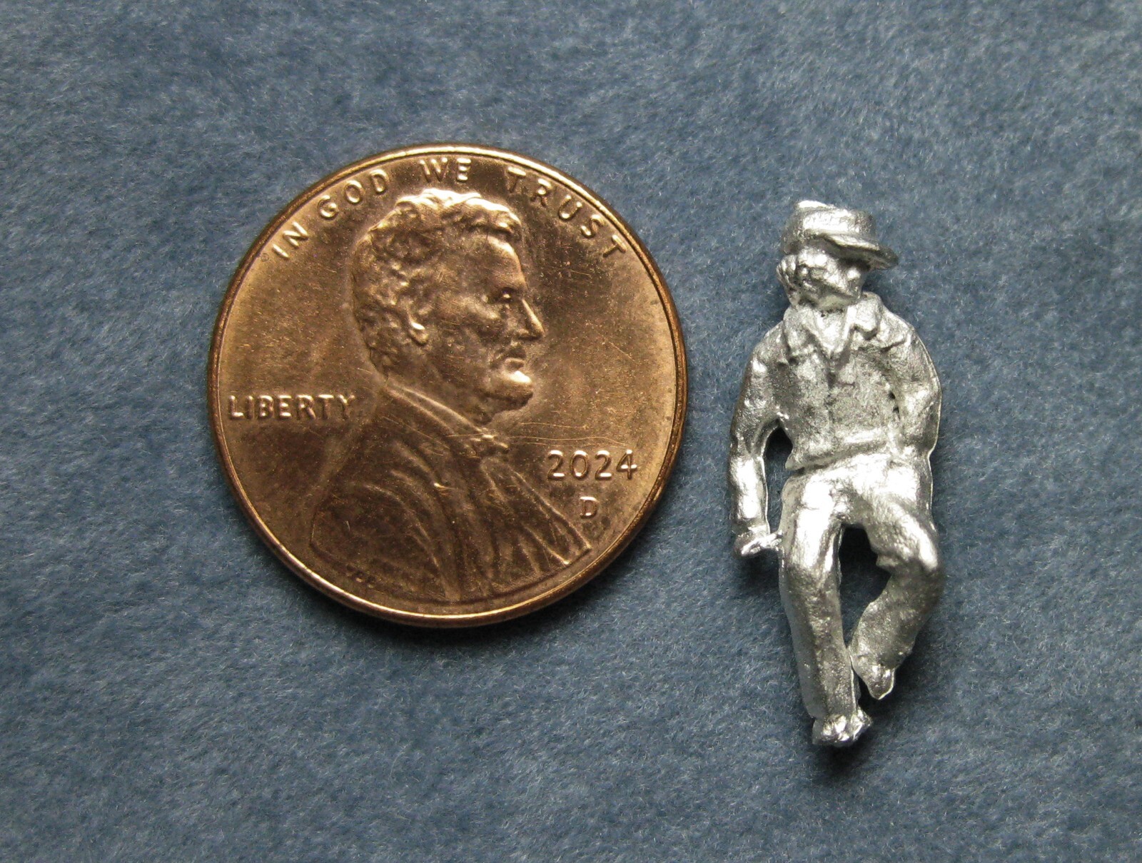 Gandy Dancer HO Scale Metal Unpainted Figure "Man Sitting/Leaning with Cap"