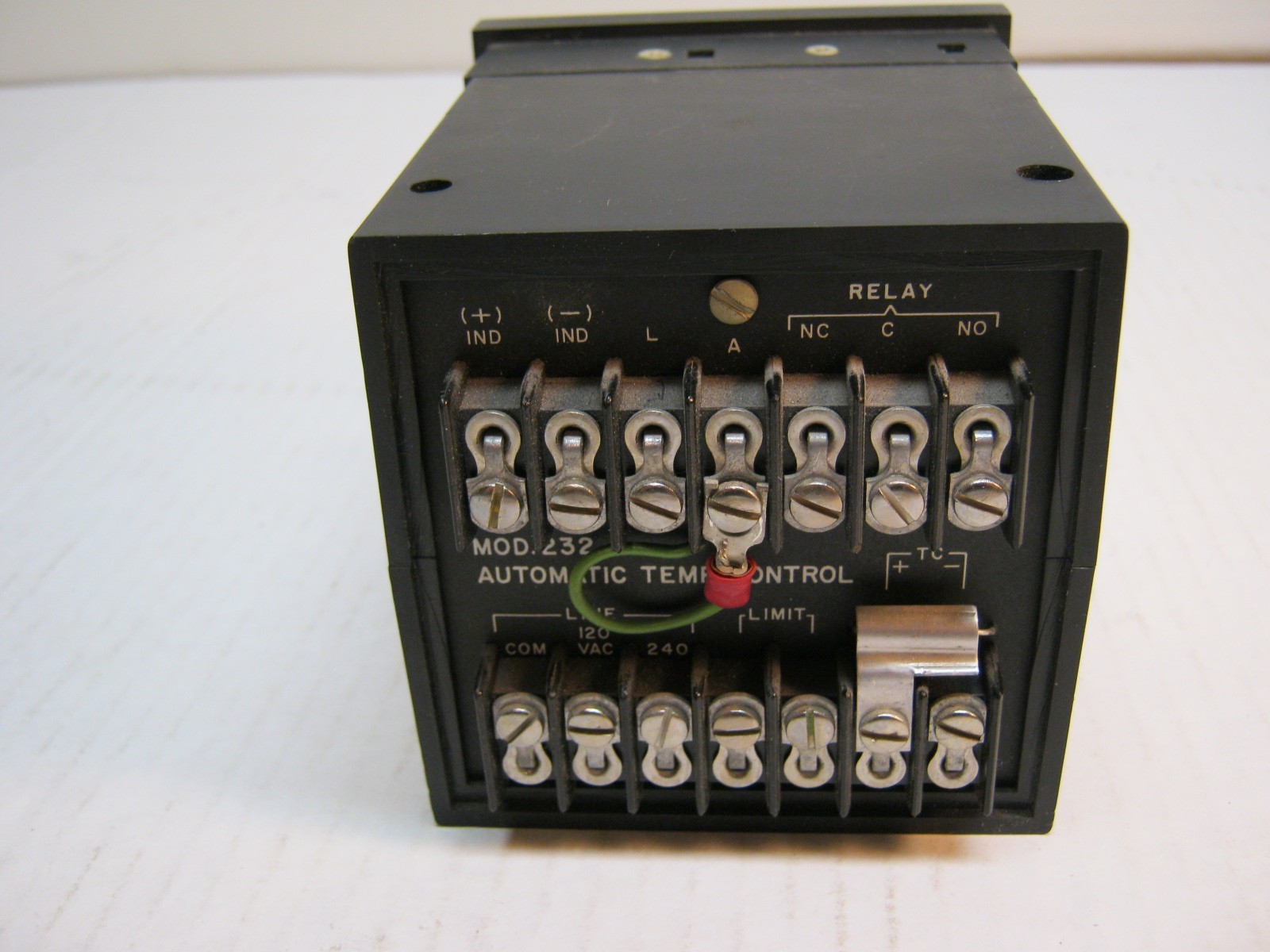 API Instruments 232 Type J Temperature Controller