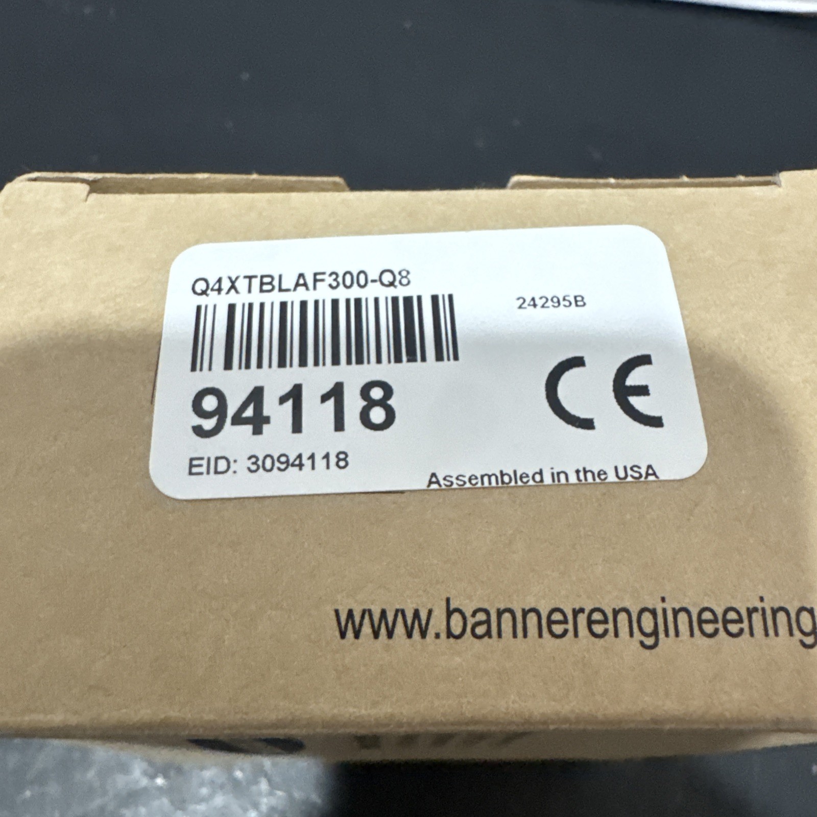 Banner Q4XTBLAF300-Q8 Photo Electric Sensor