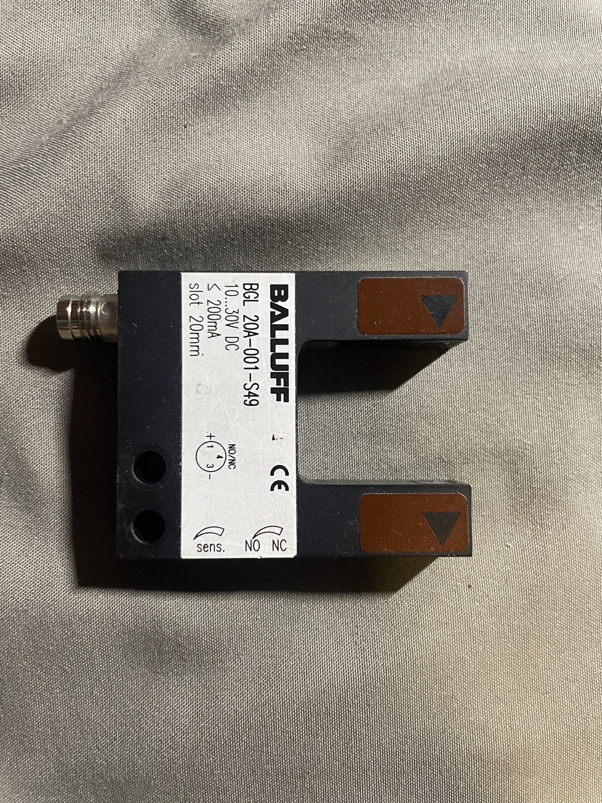 Balluff BGL 20A-001-S49 LED Fork Sensor