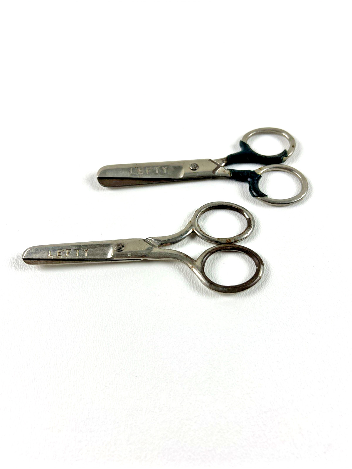 Set of 2 Vintage LEFTY Safety Cut Children's Scissors - Both work well - 4"