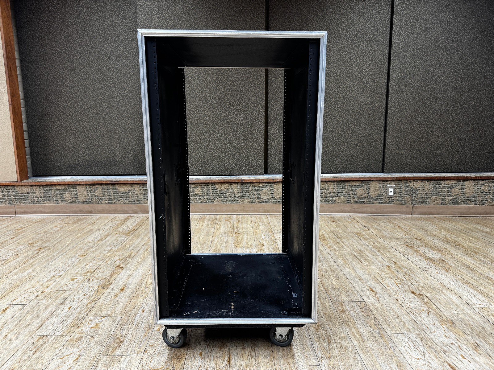 Jan-Al 42" Rack Case on wheels