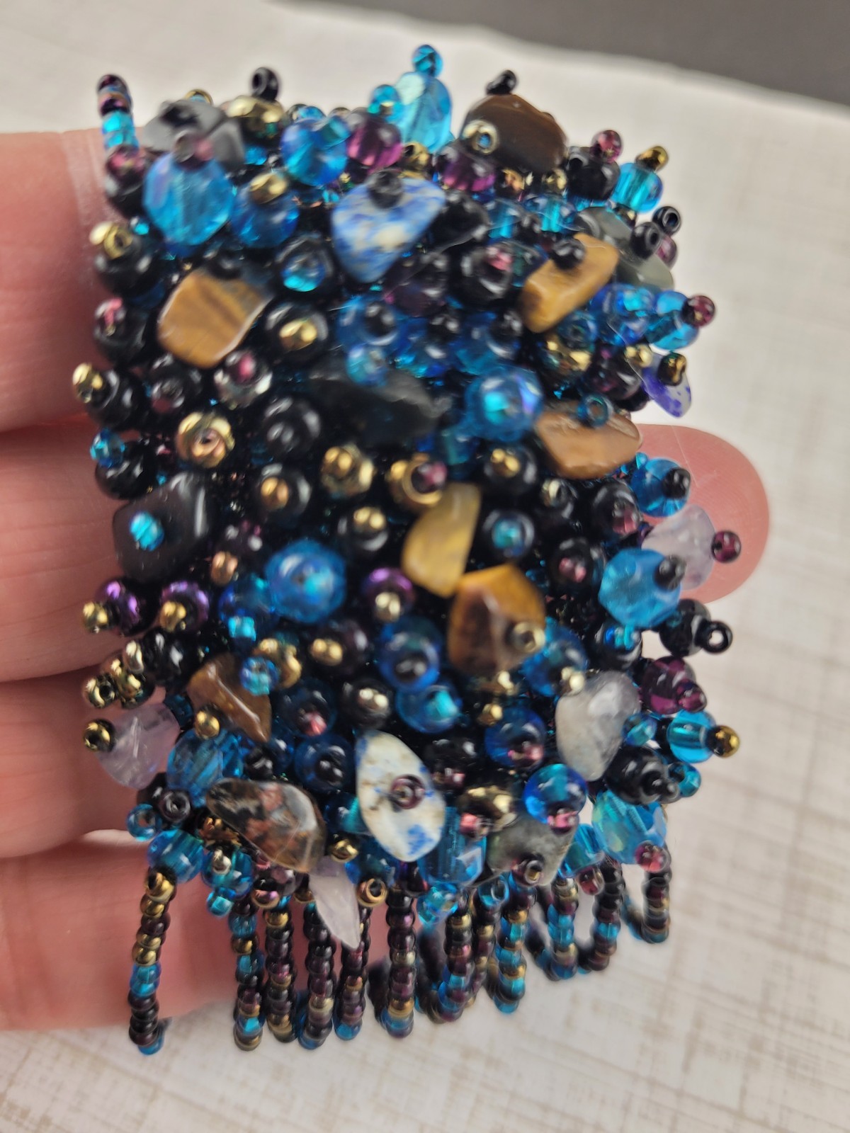 Multicolored Cluster Bead Bracelet Blue Tan Tones Iridescent Magnetic Clasp 7"