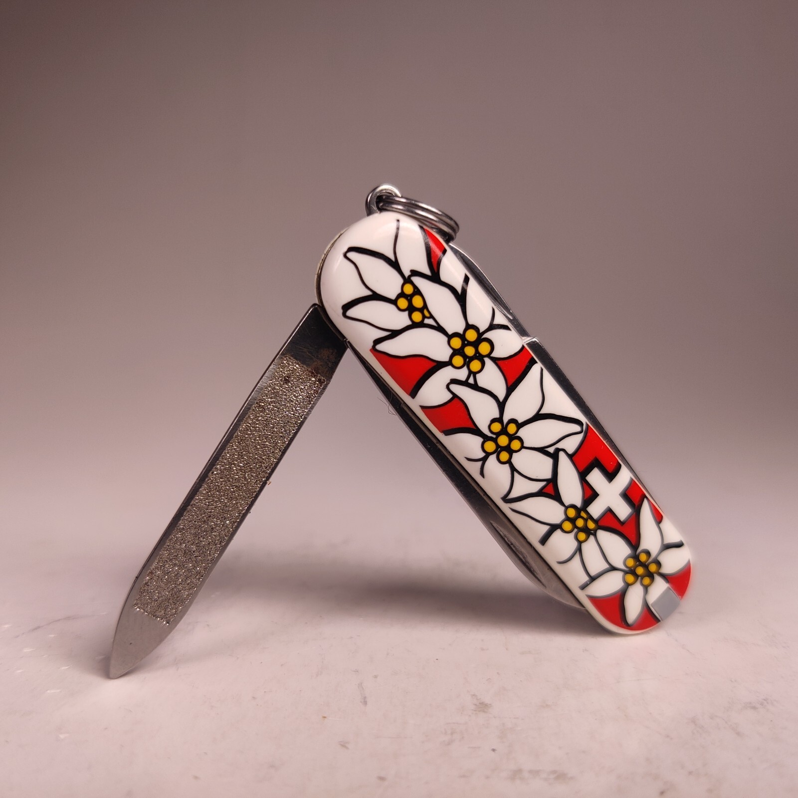 Swiss Army Knife Victorinox 58mm Pocket Knife Classic Red Edelweiss Flowers