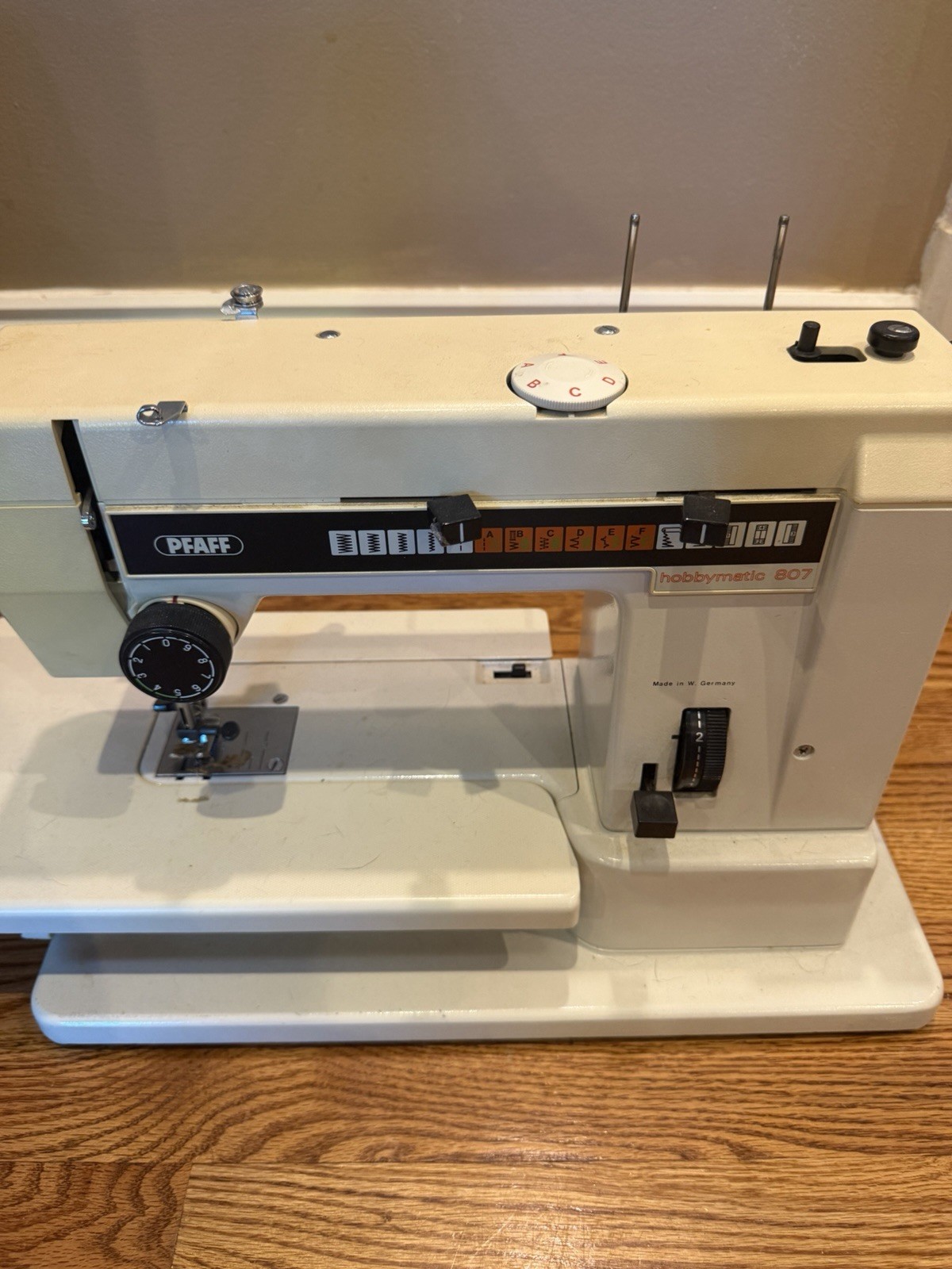 Pfaff Hobbymatic 807 Sewing Machine - With Accessories And Manual UNTESTED READ